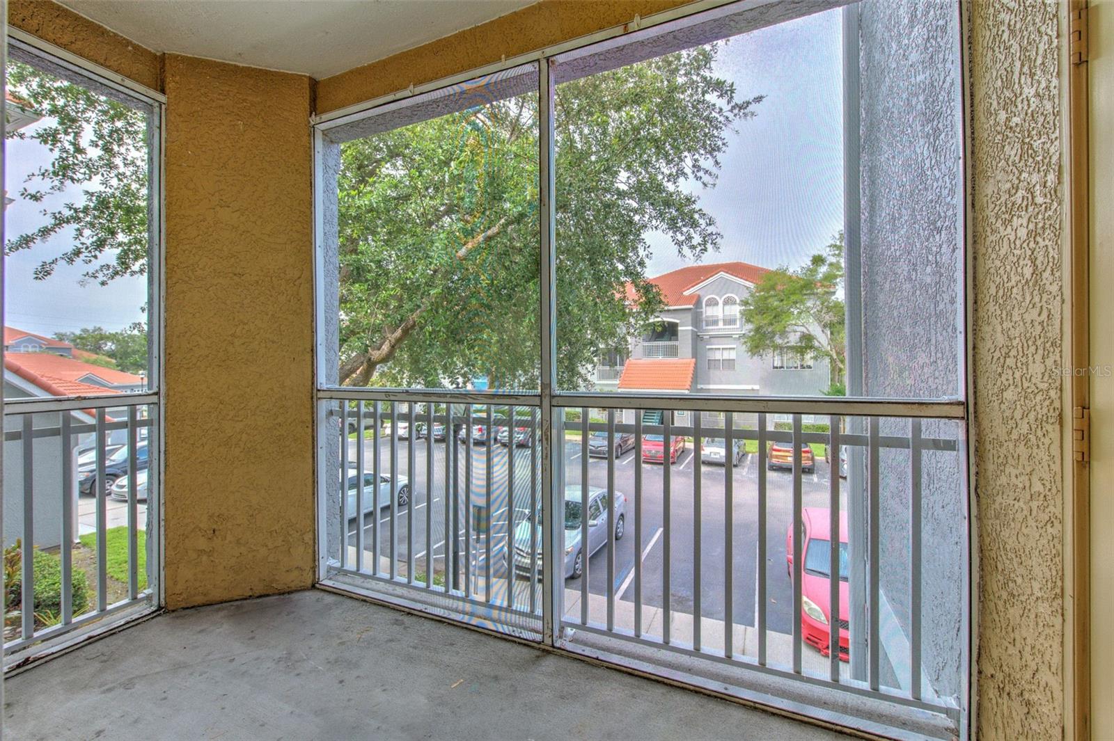 Image 33 of 41 For 18001 Richmond Place Drive 123