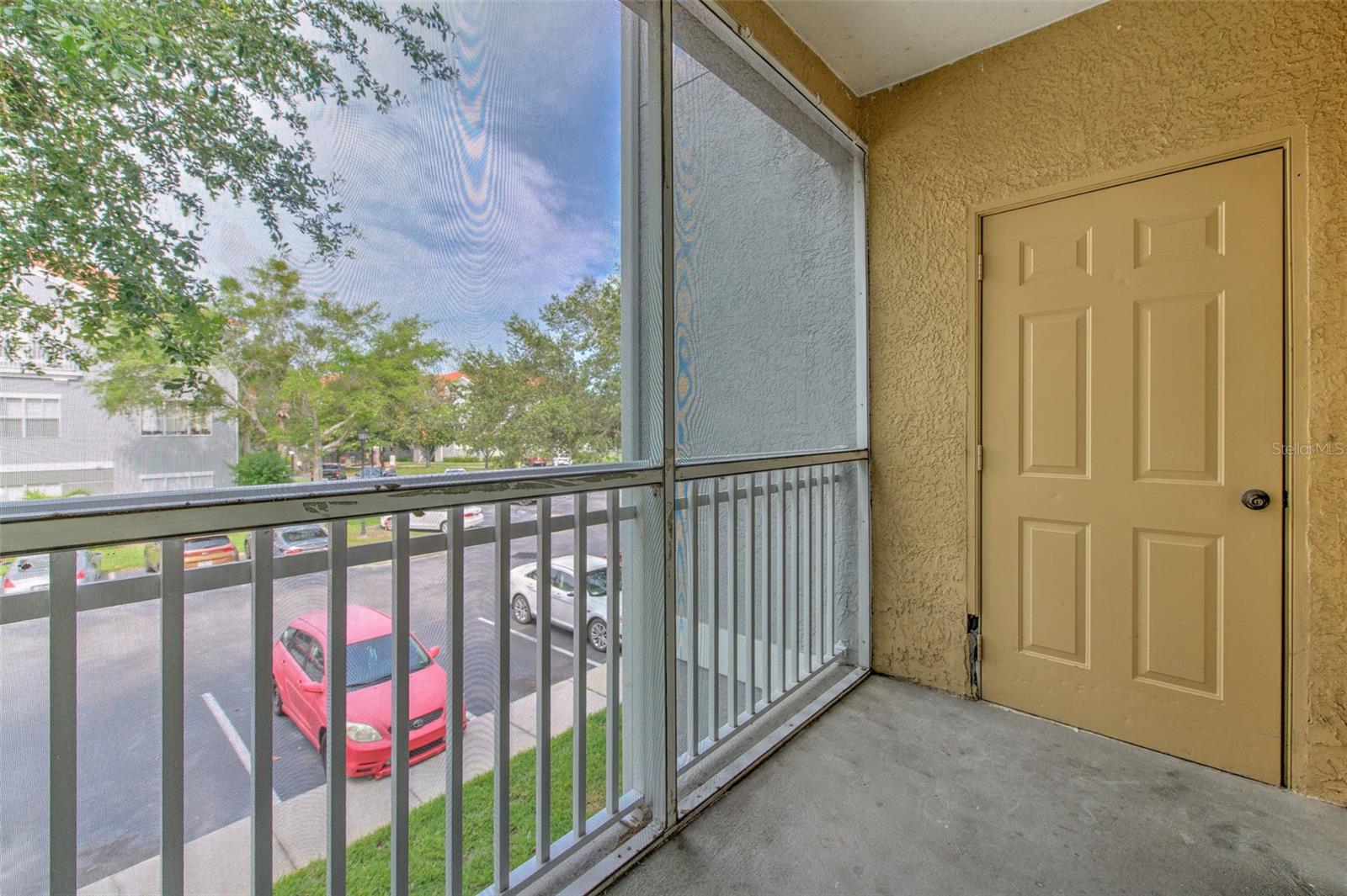 Image 34 of 41 For 18001 Richmond Place Drive 123