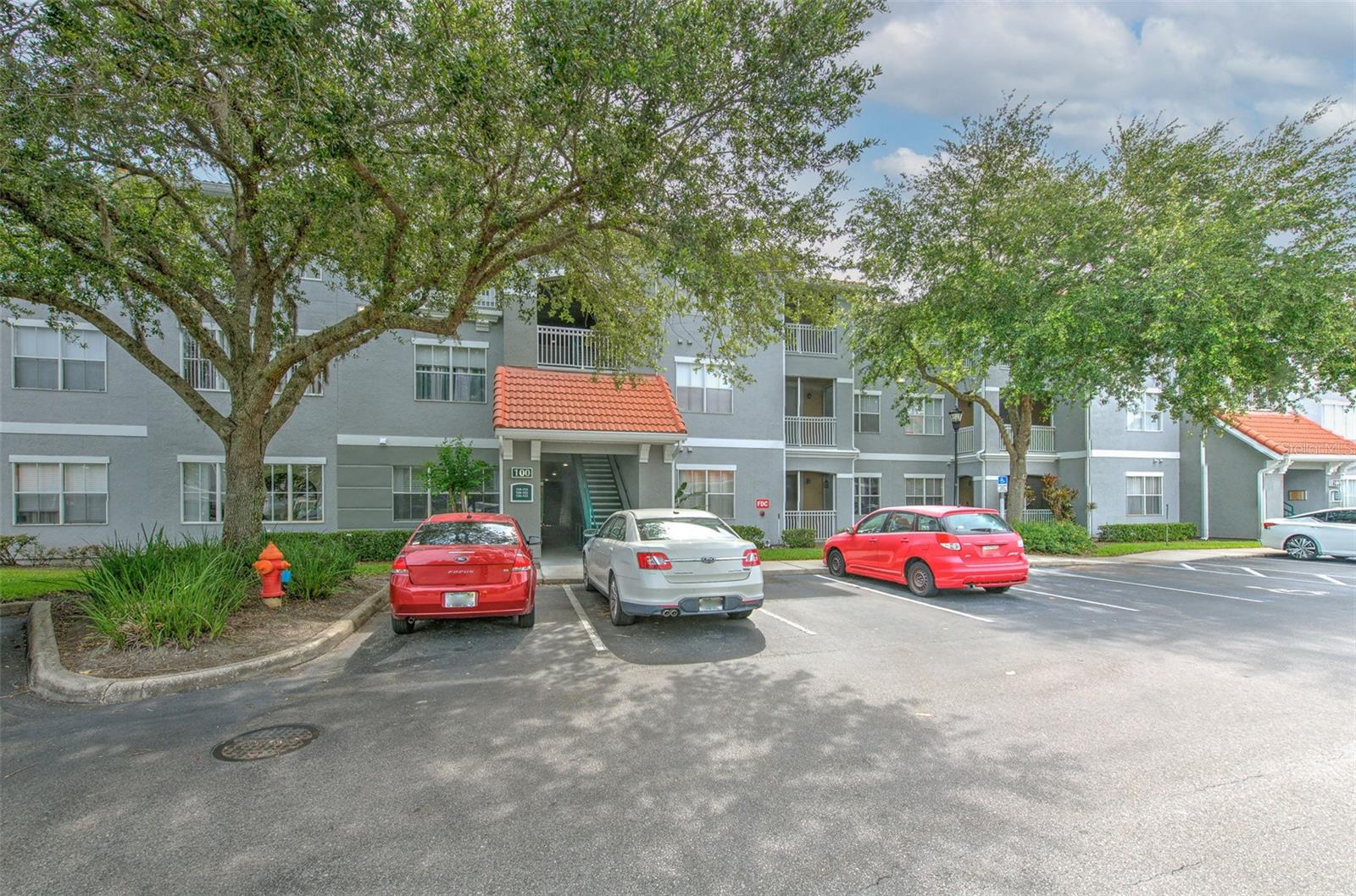 Image 4 of 41 For 18001 Richmond Place Drive 123