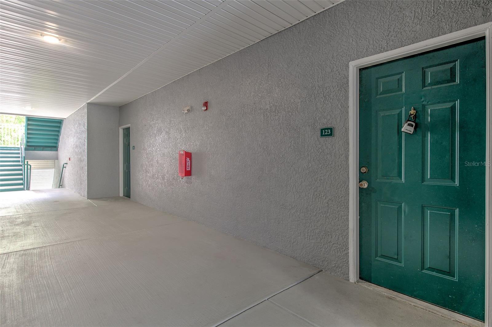 Image 5 of 41 For 18001 Richmond Place Drive 123