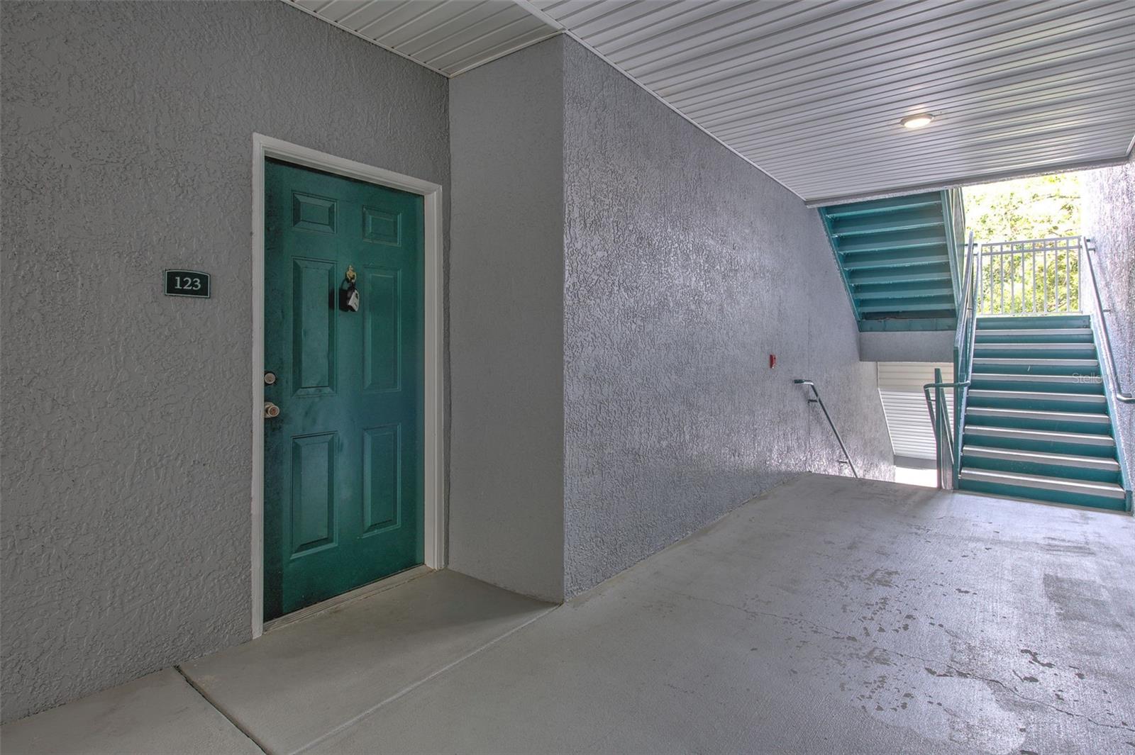 Image 6 of 41 For 18001 Richmond Place Drive 123