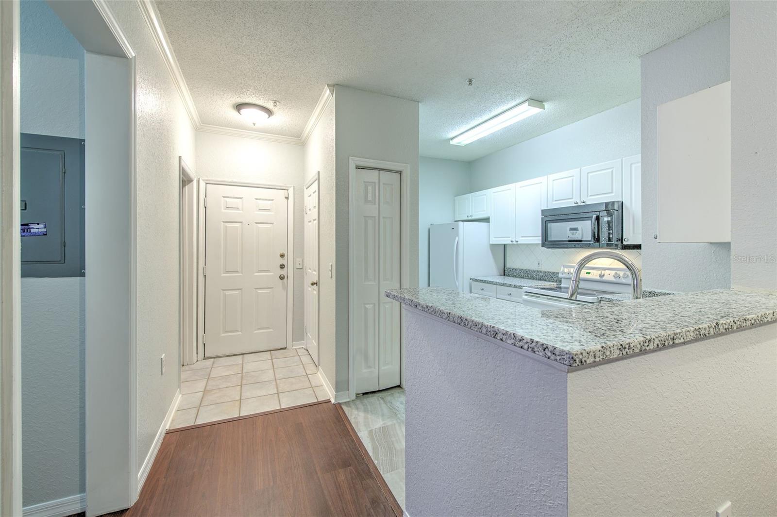 Image 7 of 41 For 18001 Richmond Place Drive 123