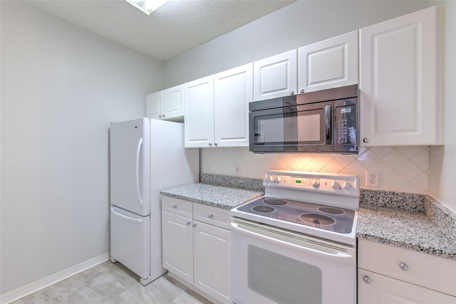 Image 9 of 41 For 18001 Richmond Place Drive 123