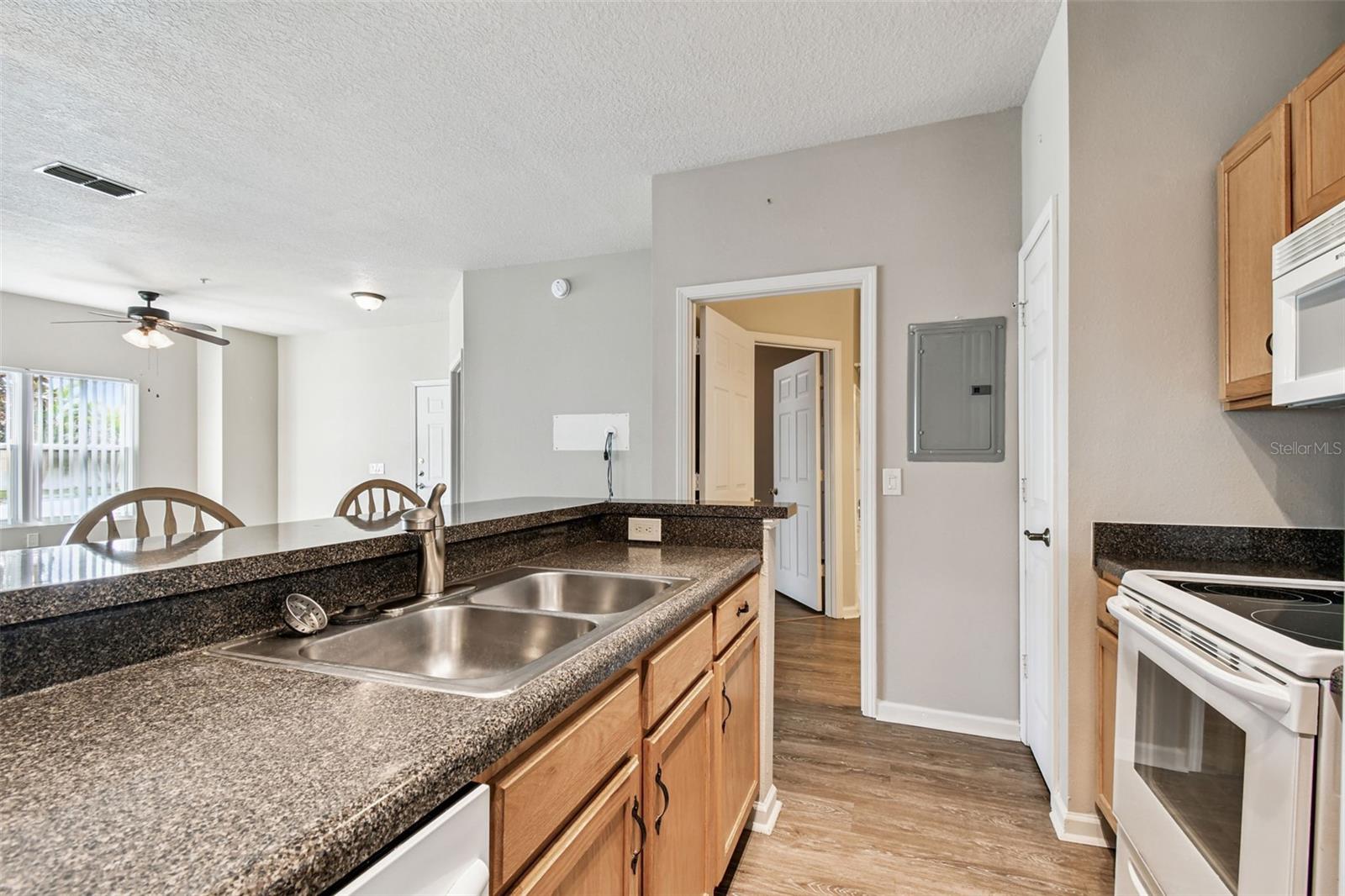 Image 14 of 33 For 10764 70th Ave  7103