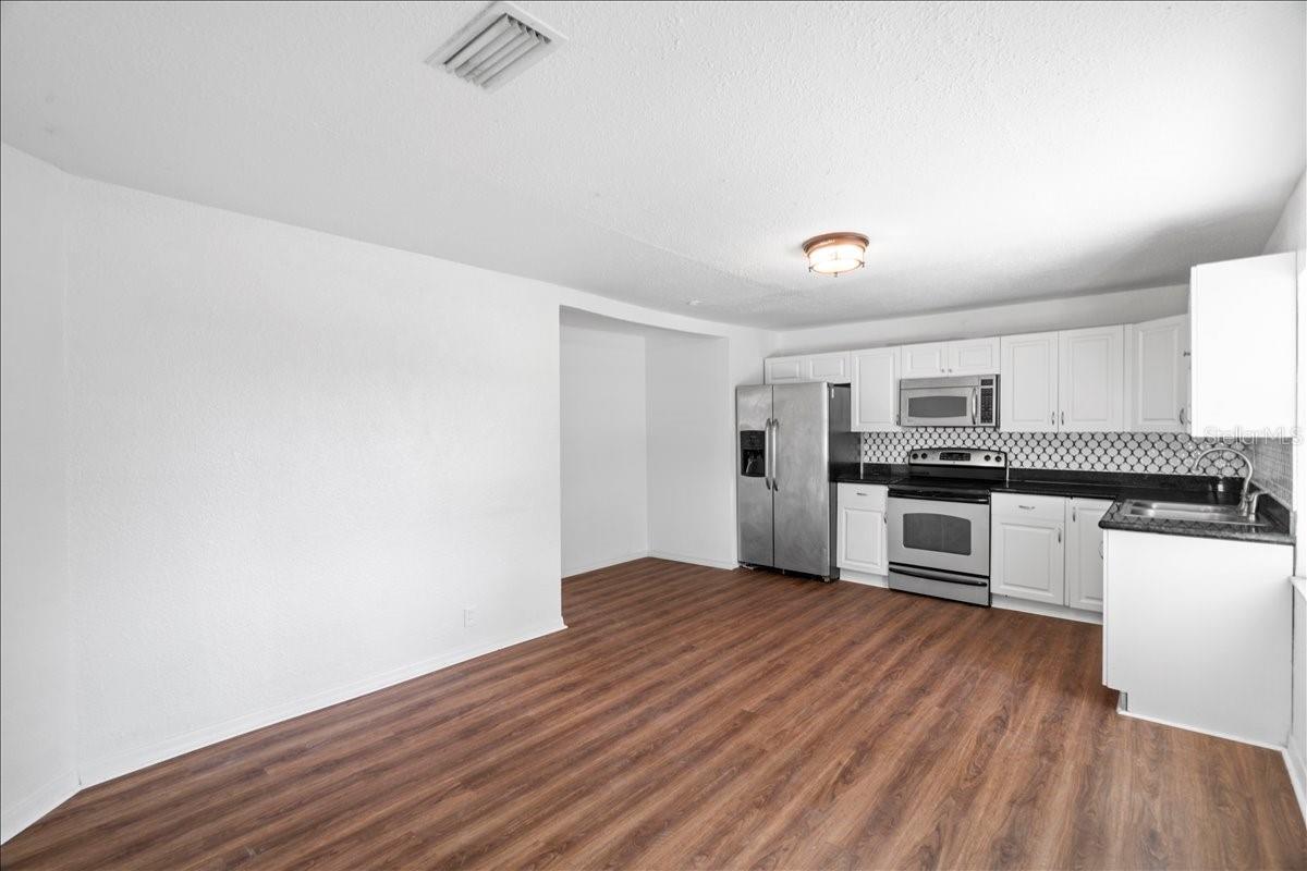 Image 11 of 39 For 704 Wilma Street