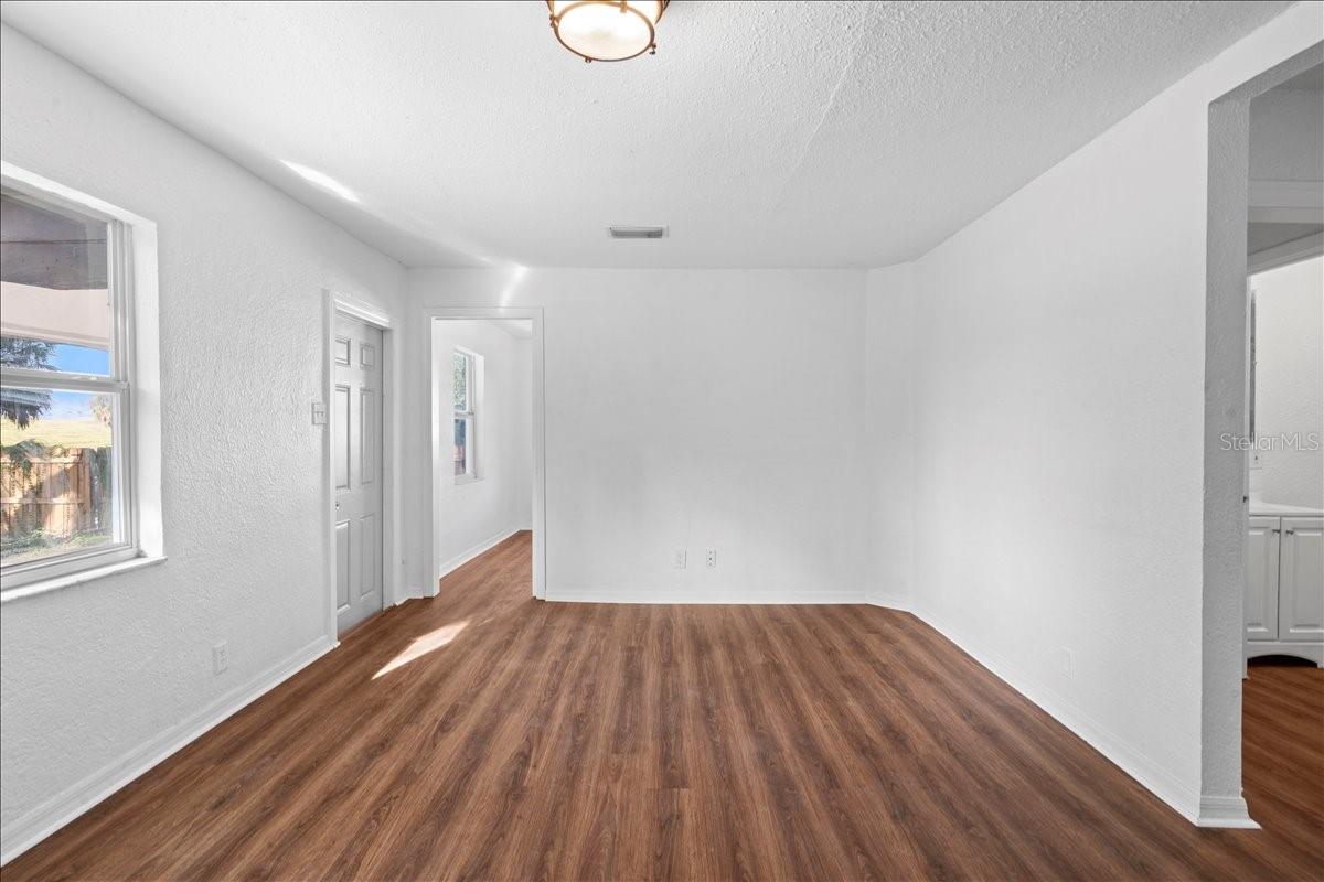 Image 12 of 39 For 704 Wilma Street