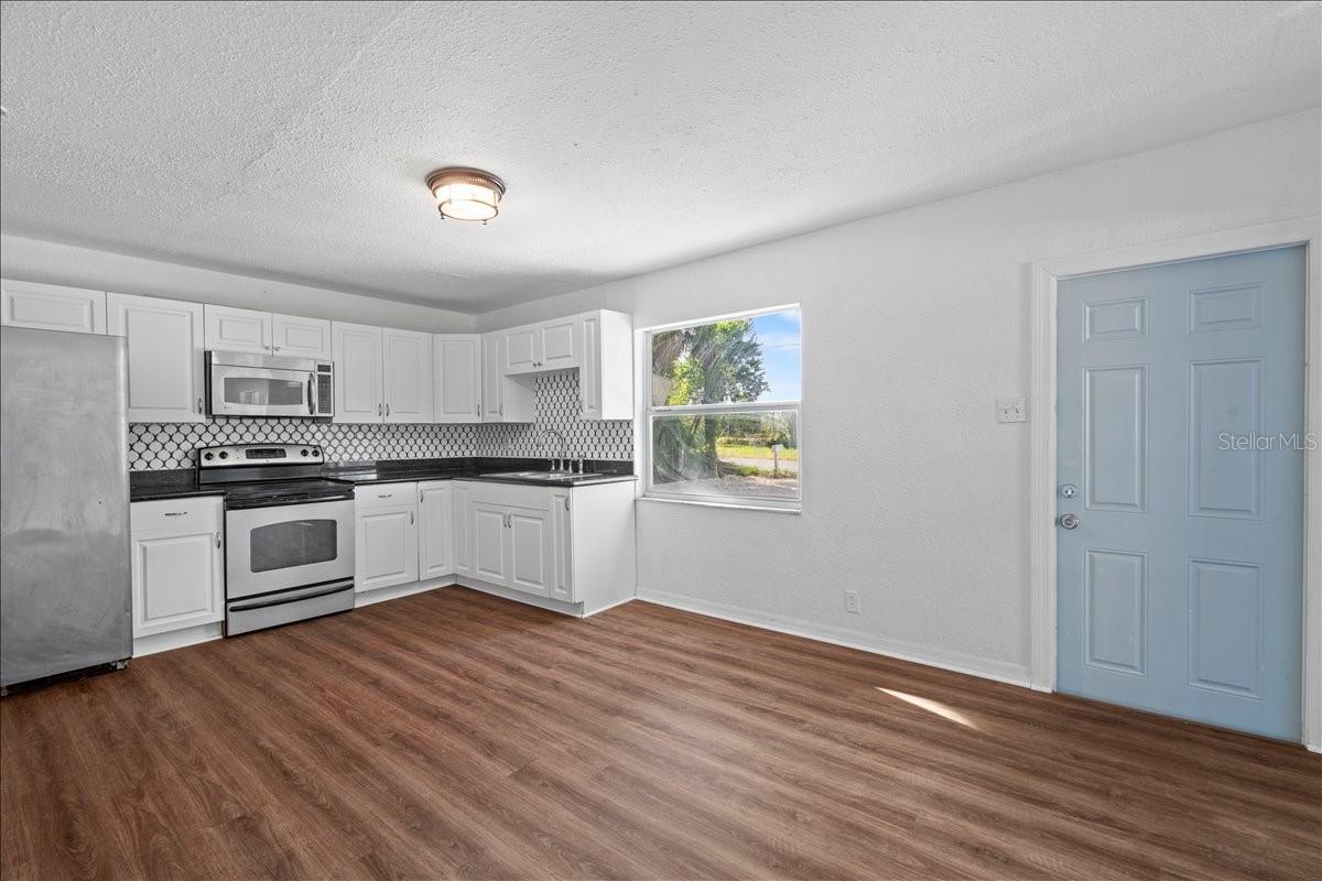 Image 7 of 39 For 704 Wilma Street