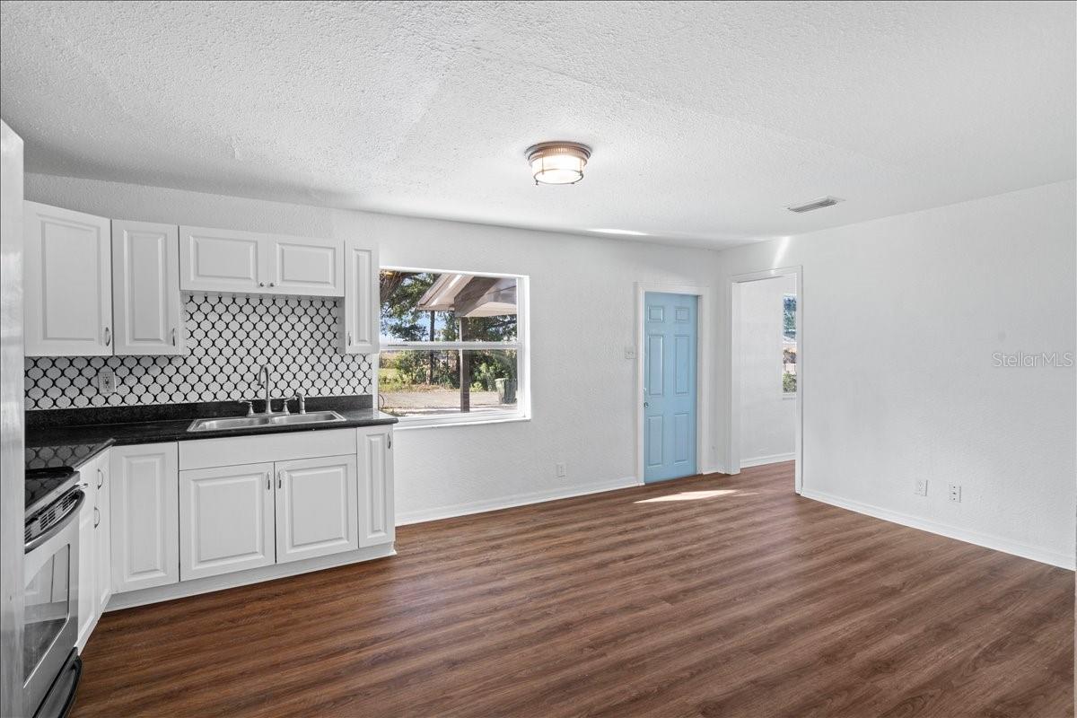 Image 8 of 39 For 704 Wilma Street
