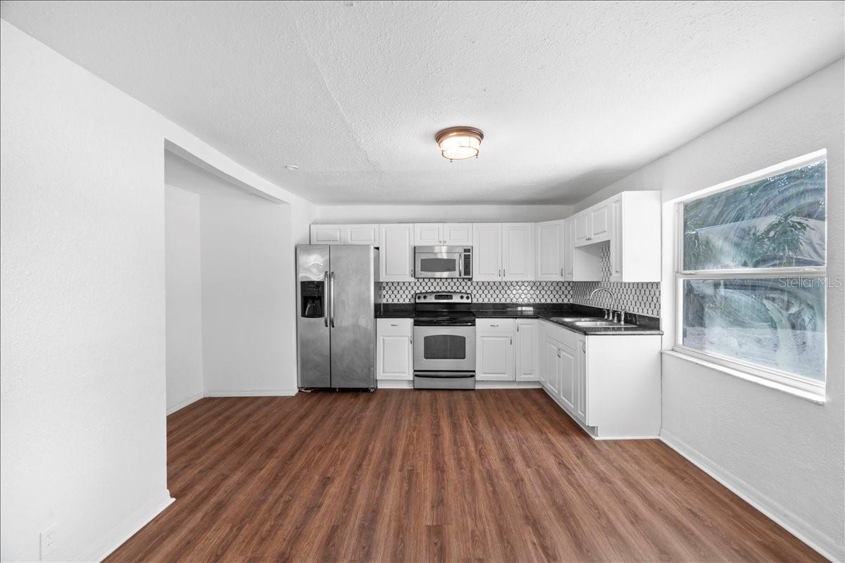 Image 9 of 39 For 704 Wilma Street