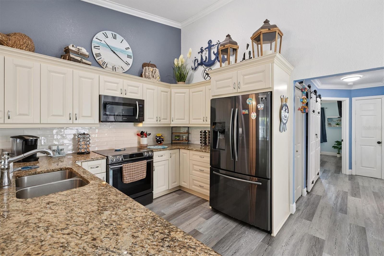 Image 11 of 27 For 3462 De Soto Boulevard 17