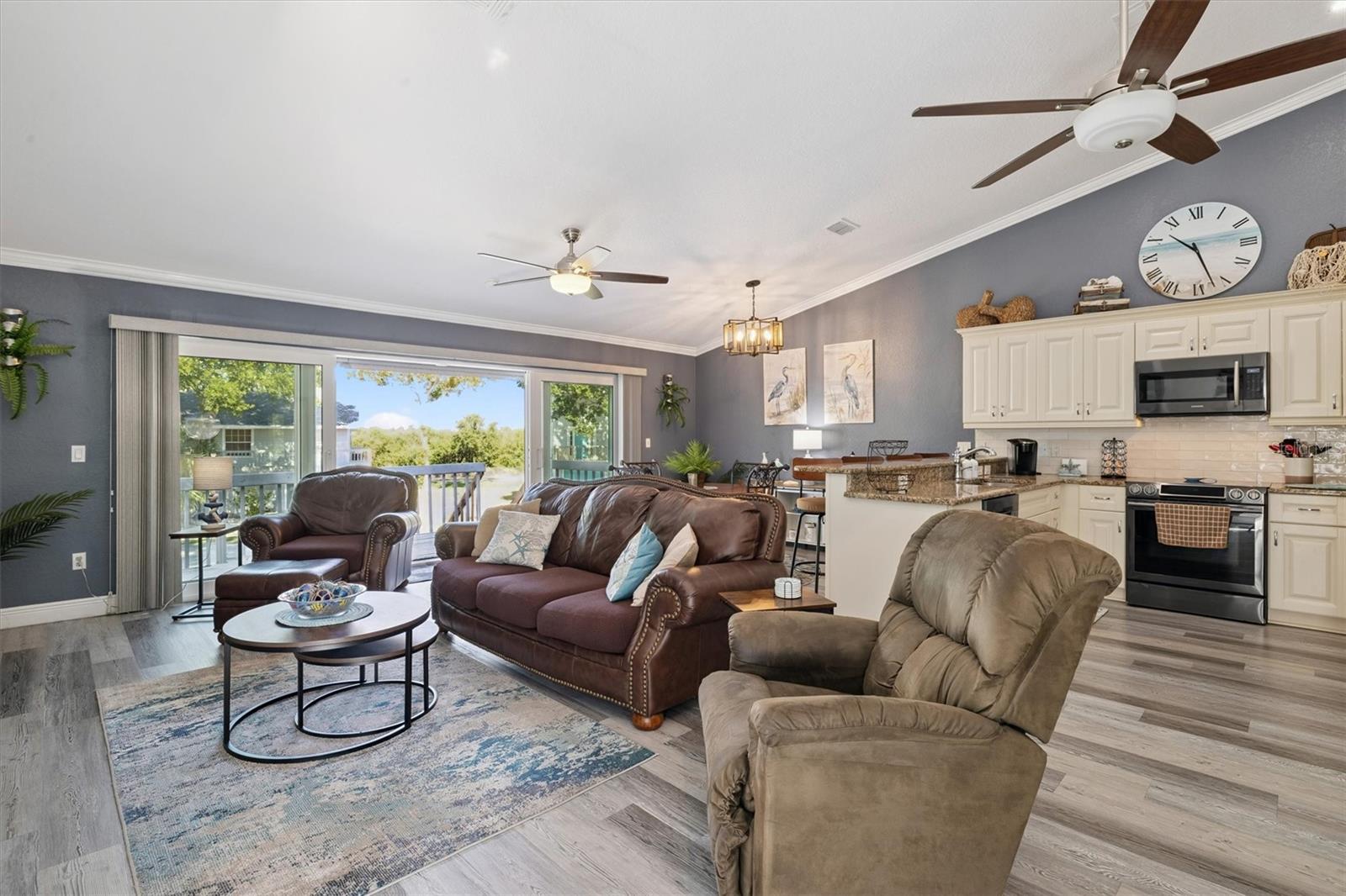 Image 4 of 27 For 3462 De Soto Boulevard 17