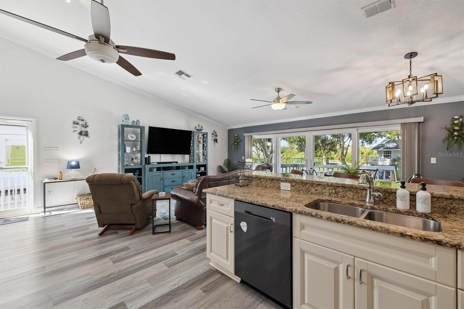 Image 9 of 27 For 3462 De Soto Boulevard 17