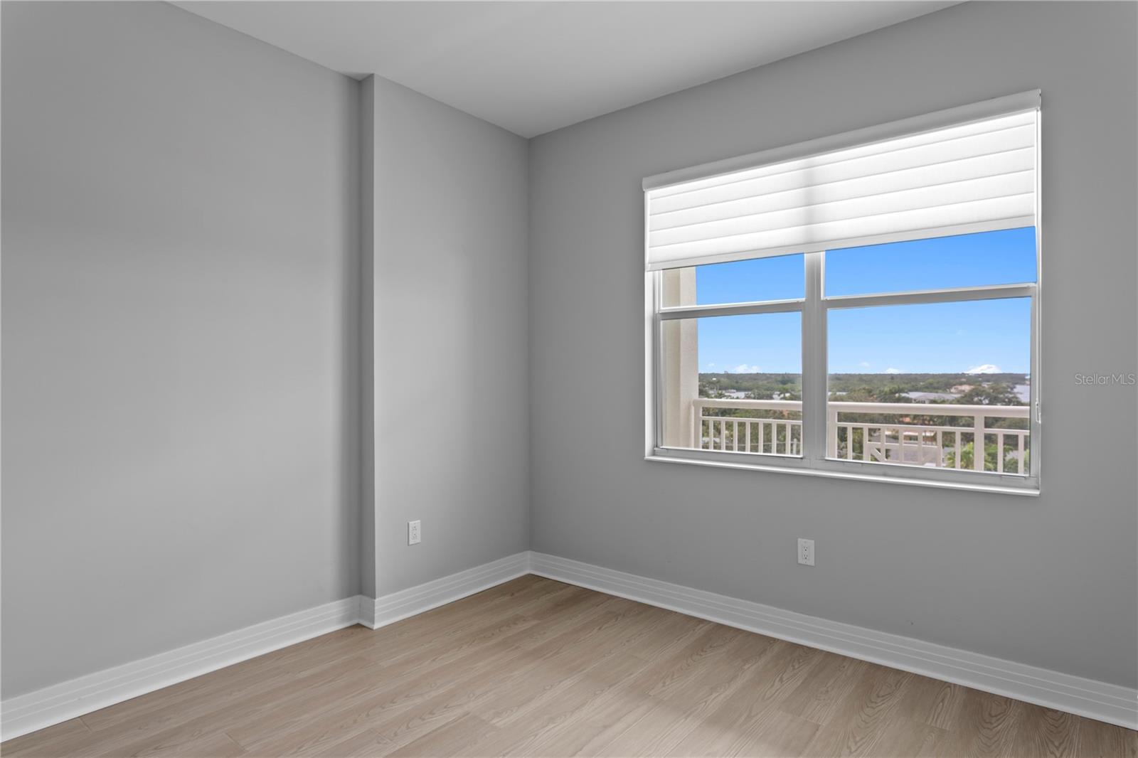 Image 25 of 37 For 1325 Snell Isle Boulevard Ne 711