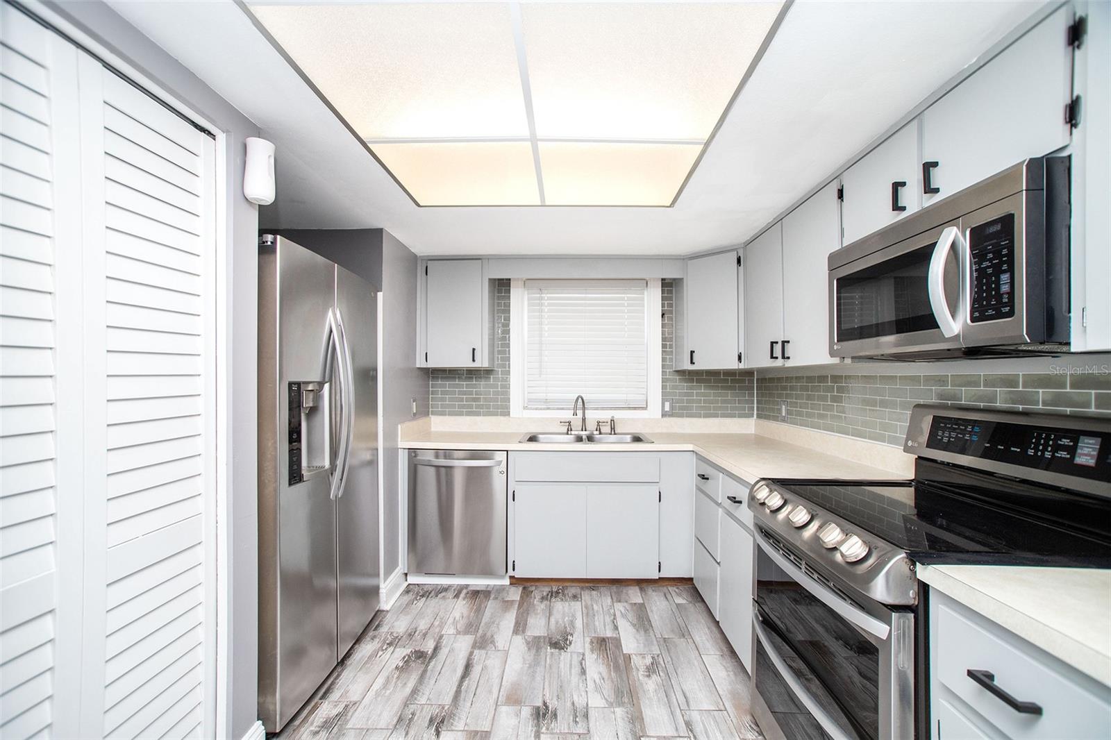 Image 4 of 19 For 12300 Park Boulevard 219