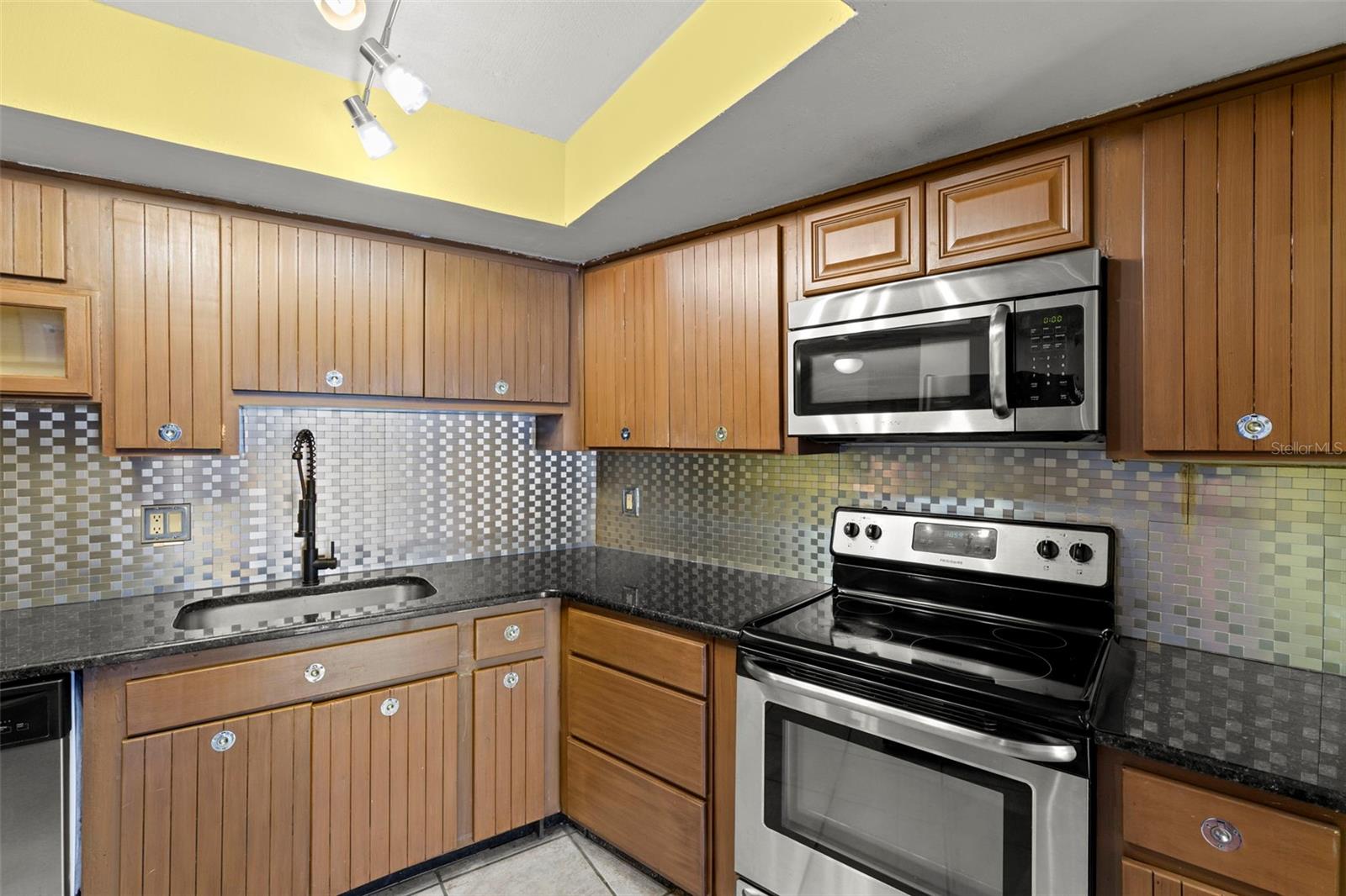 Image 11 of 35 For 7430 Sunshine Skyway Lane S 605
