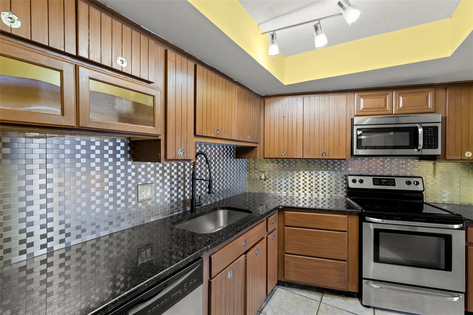 Image 13 of 35 For 7430 Sunshine Skyway Lane S 605