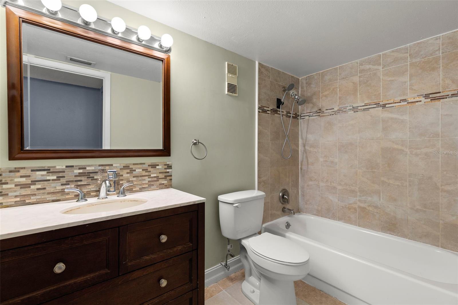 Image 21 of 35 For 7430 Sunshine Skyway Lane S 605