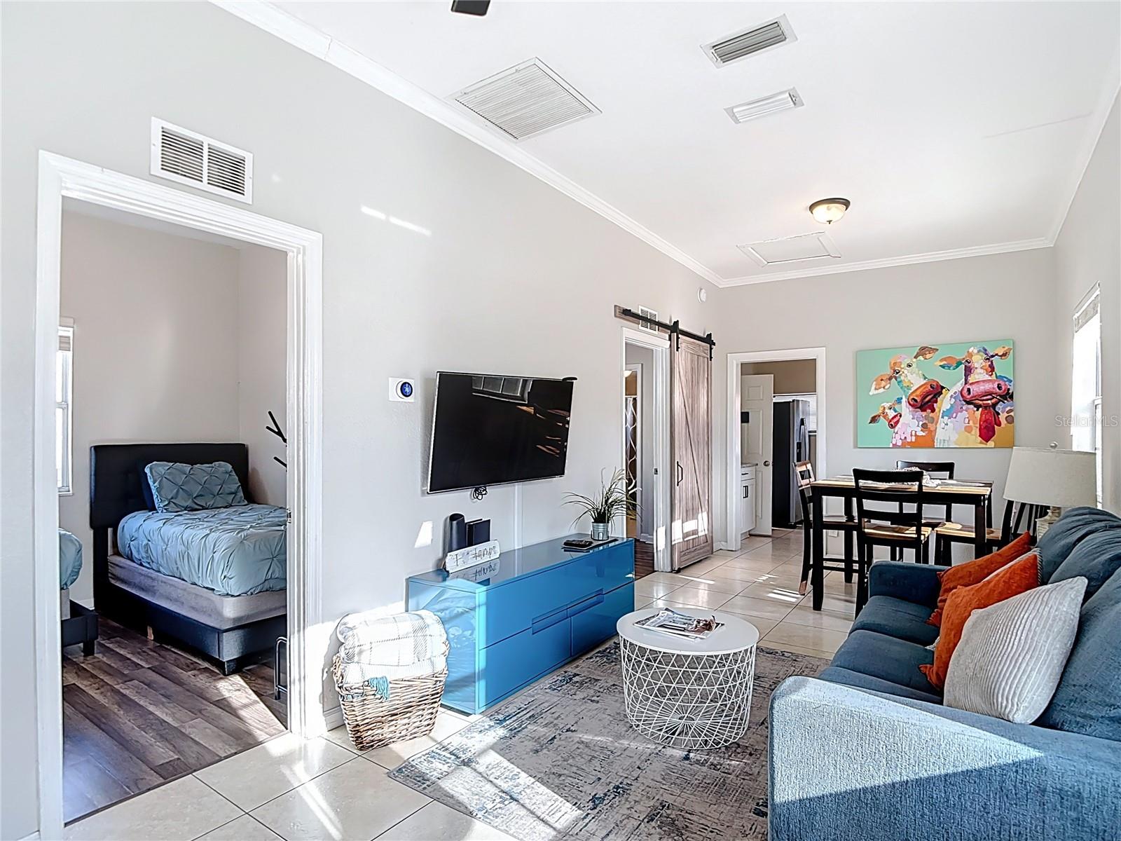 Image 12 of 53 For 2329 La Salle Street