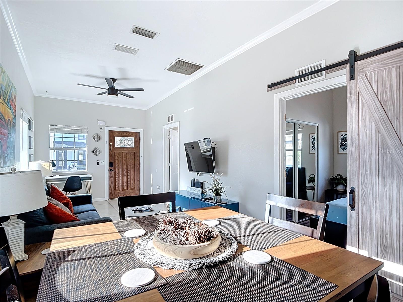 Image 17 of 53 For 2329 La Salle Street