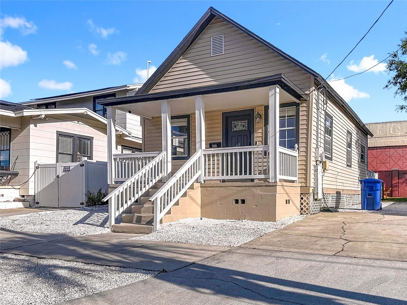 Image 2 of 53 For 2329 La Salle Street