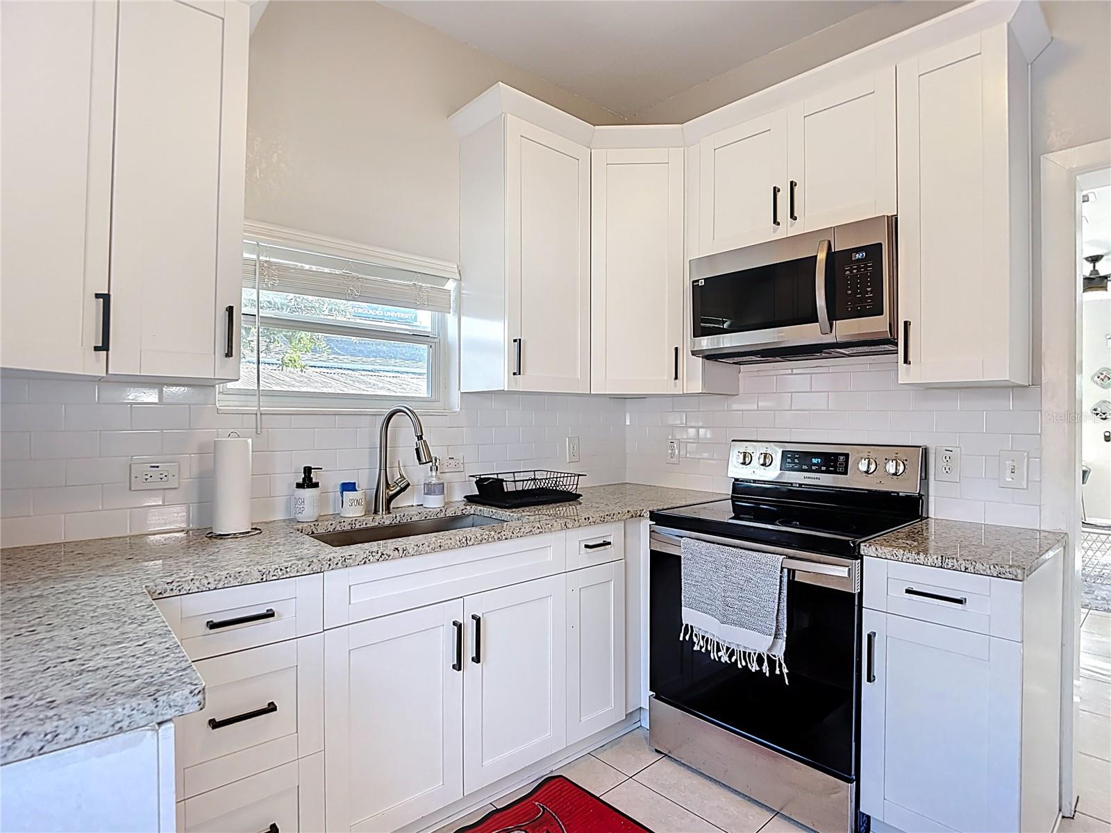 Image 21 of 53 For 2329 La Salle Street