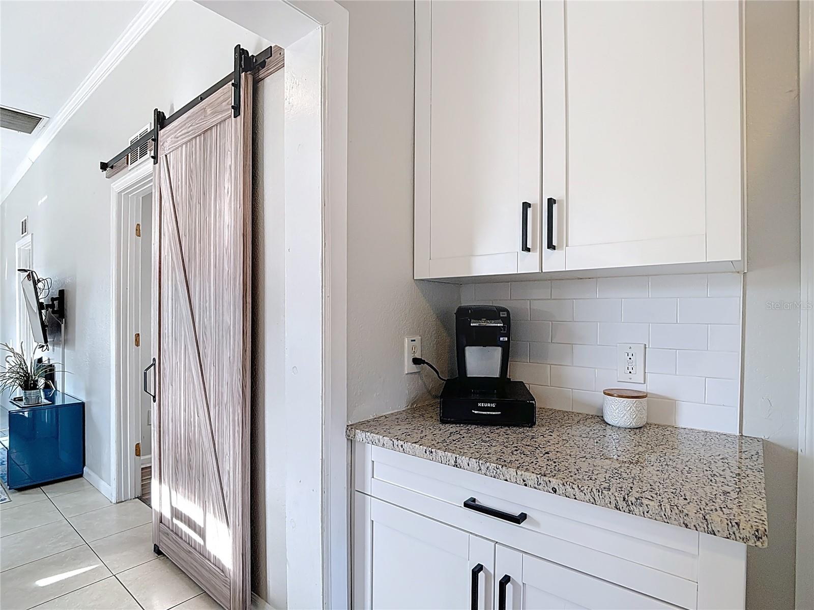 Image 22 of 53 For 2329 La Salle Street