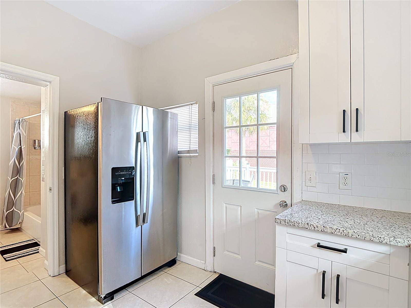 Image 23 of 53 For 2329 La Salle Street