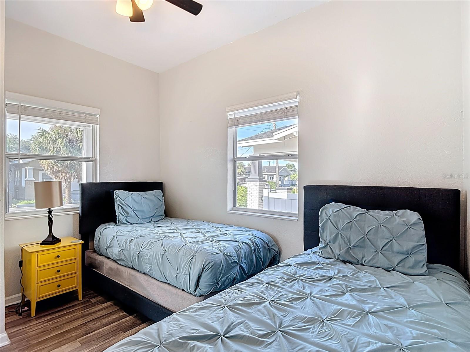 Image 24 of 53 For 2329 La Salle Street