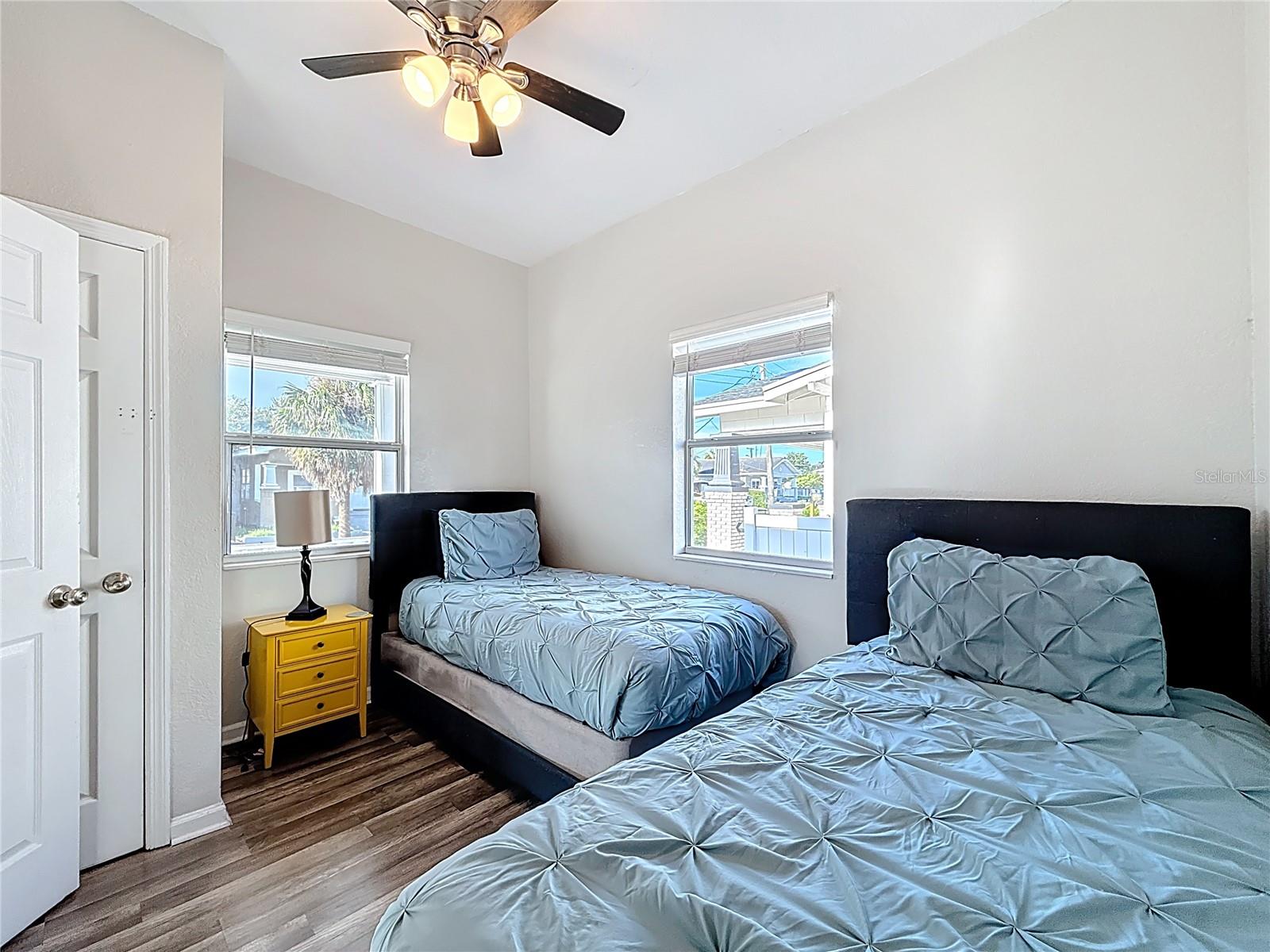 Image 25 of 53 For 2329 La Salle Street