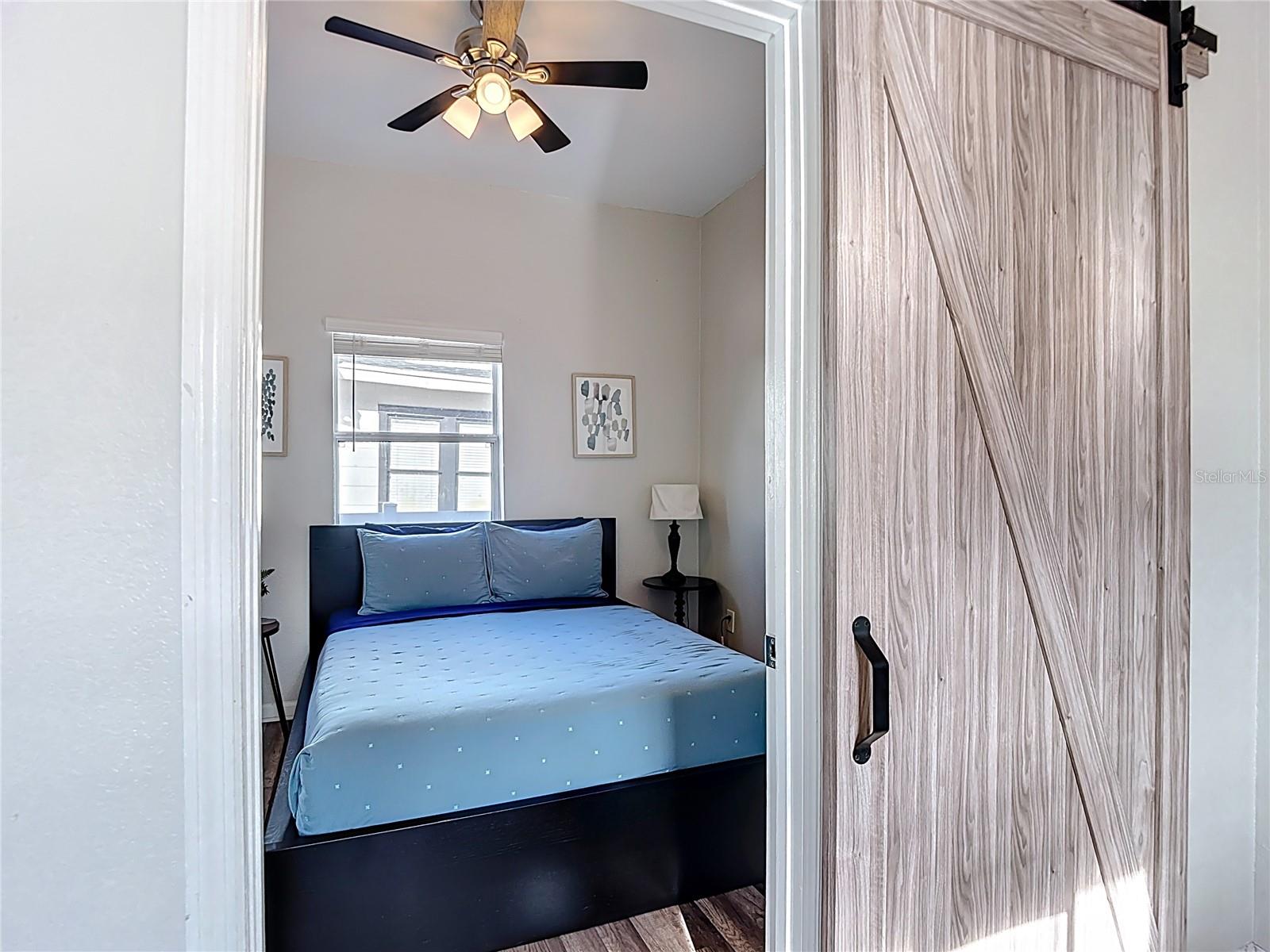 Image 28 of 53 For 2329 La Salle Street