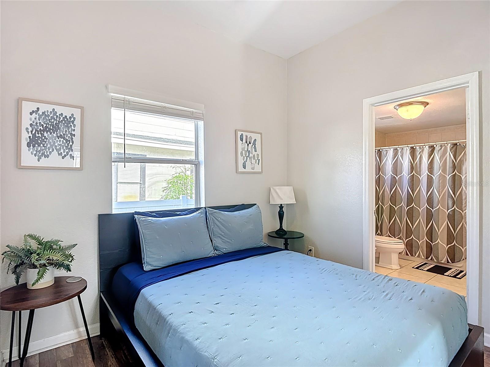 Image 29 of 53 For 2329 La Salle Street