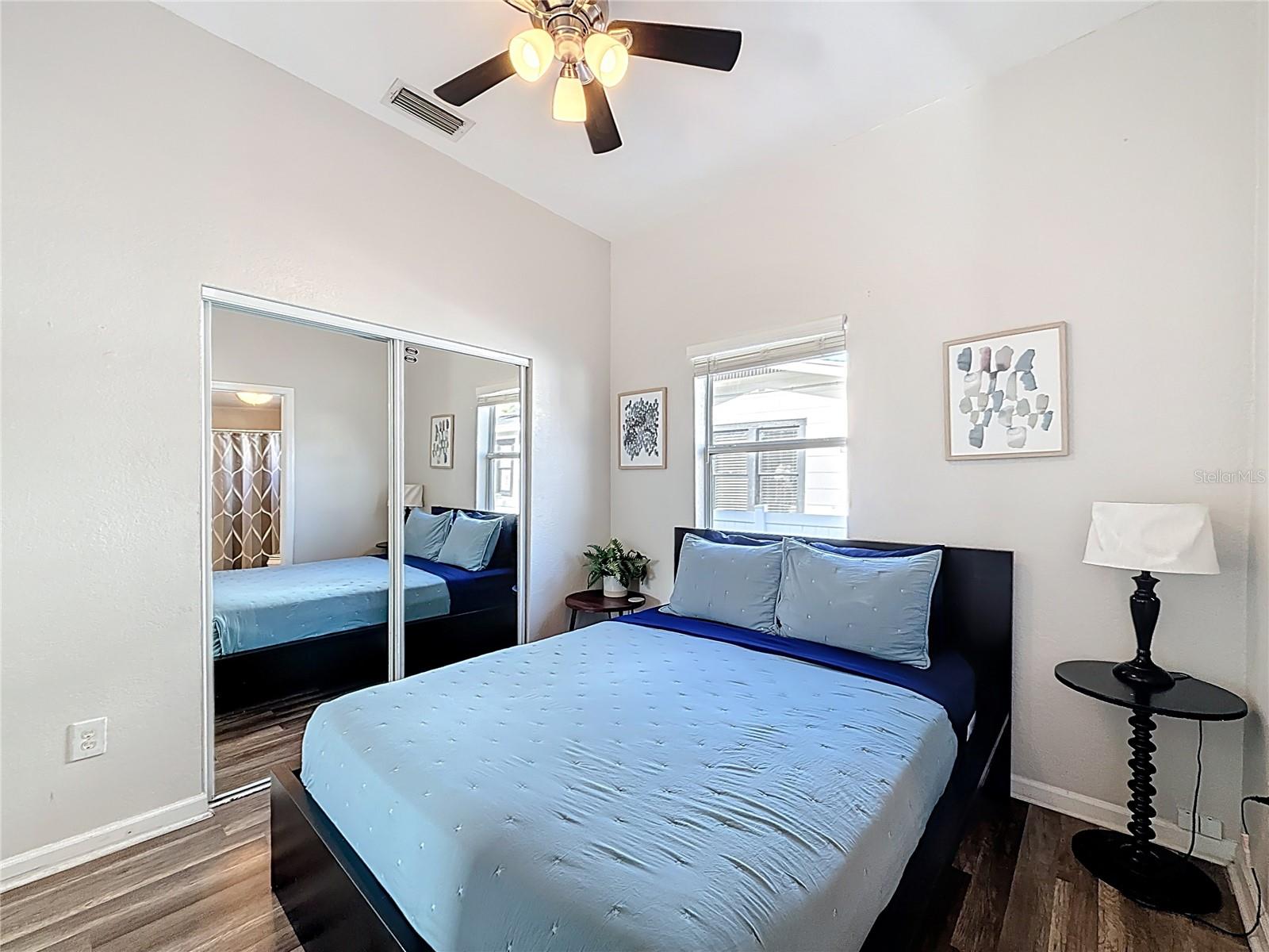 Image 31 of 53 For 2329 La Salle Street