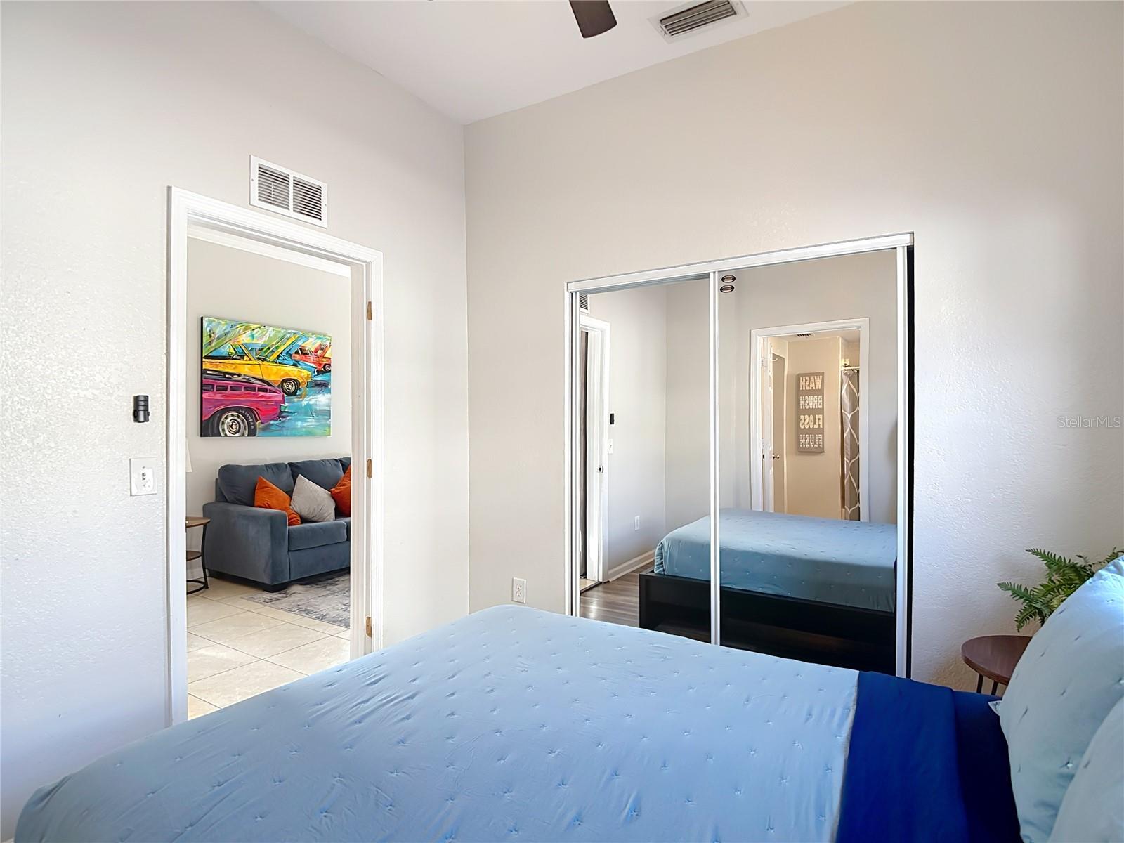 Image 32 of 53 For 2329 La Salle Street