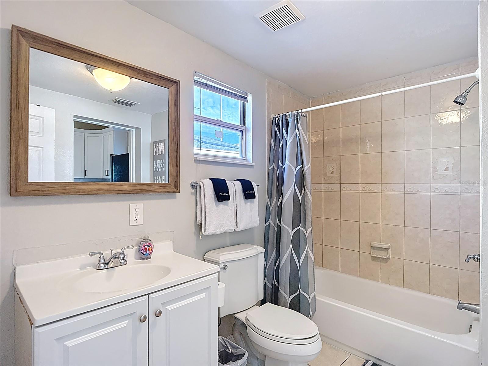 Image 34 of 53 For 2329 La Salle Street