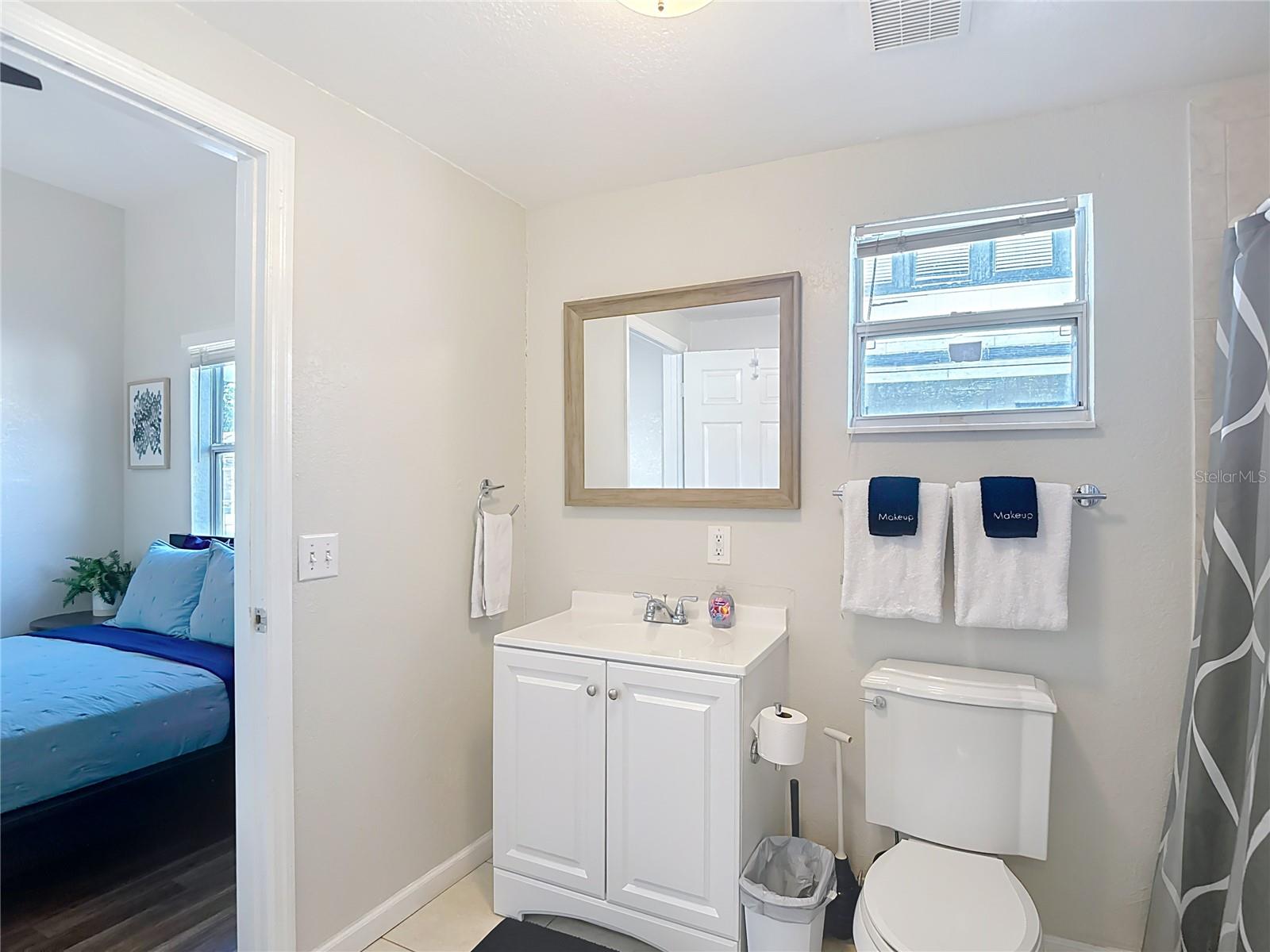 Image 35 of 53 For 2329 La Salle Street