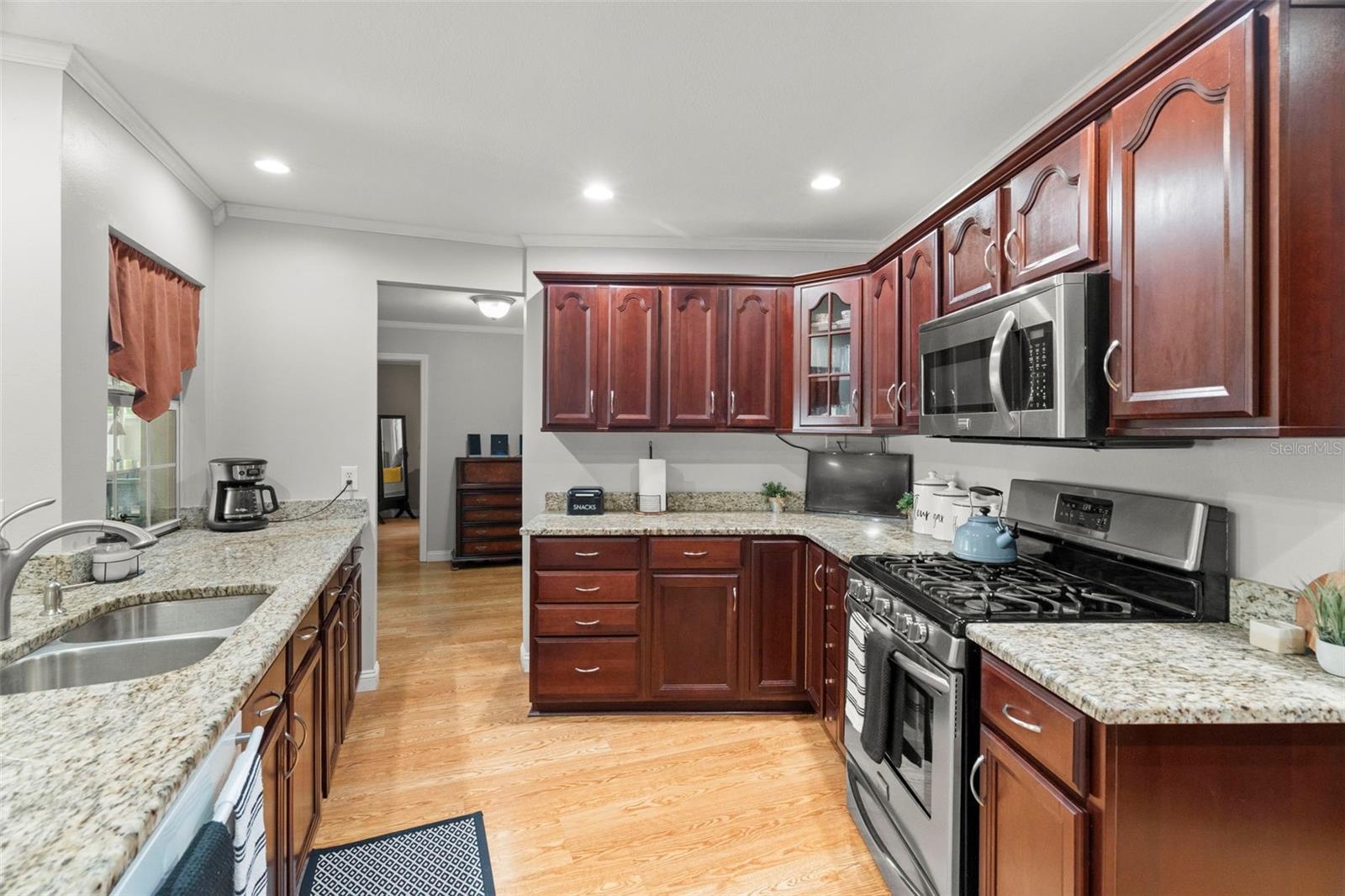 Image 11 of 32 For 13722 Country Court Drive