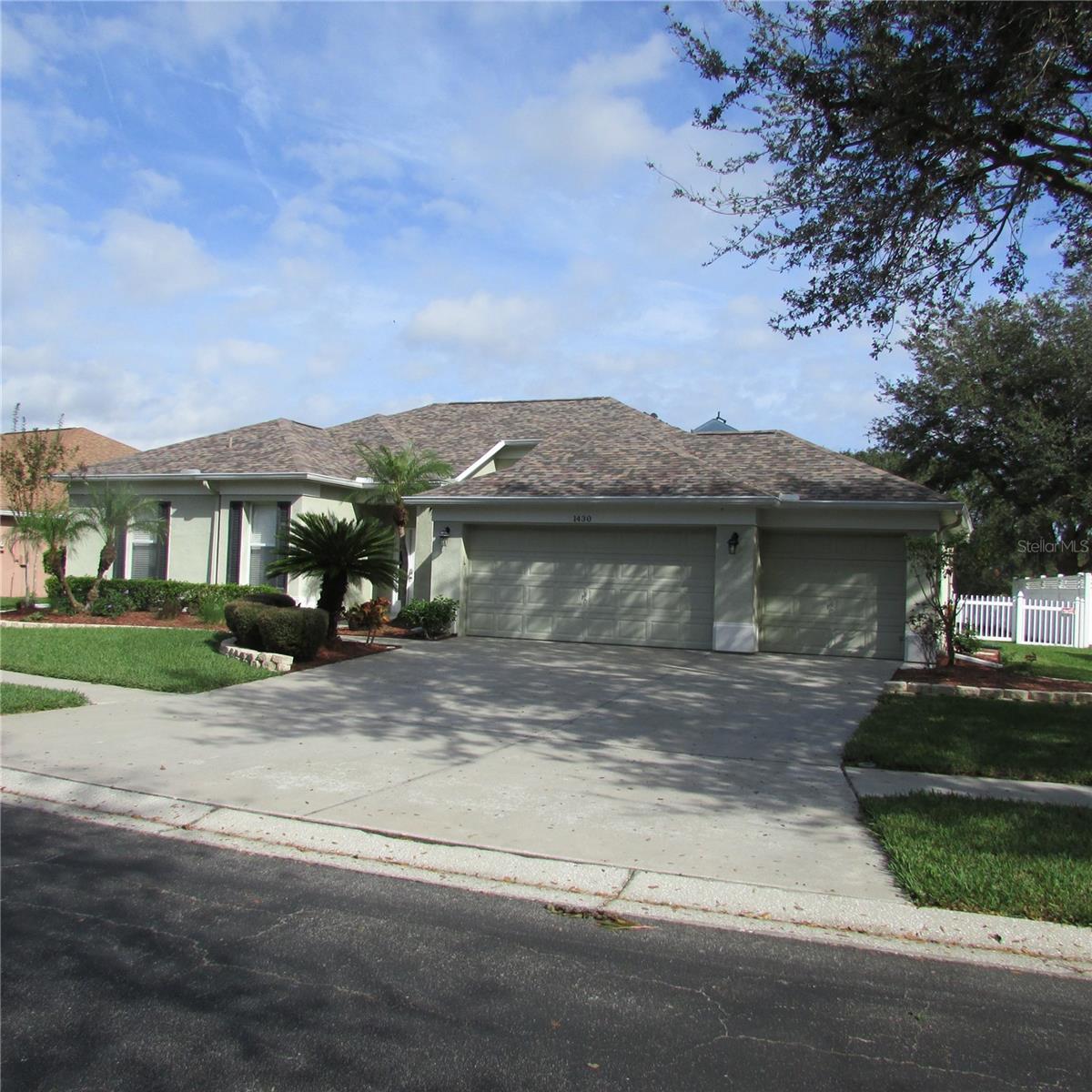 Listing photo id 0 for 1430 Crooked Stick Drive