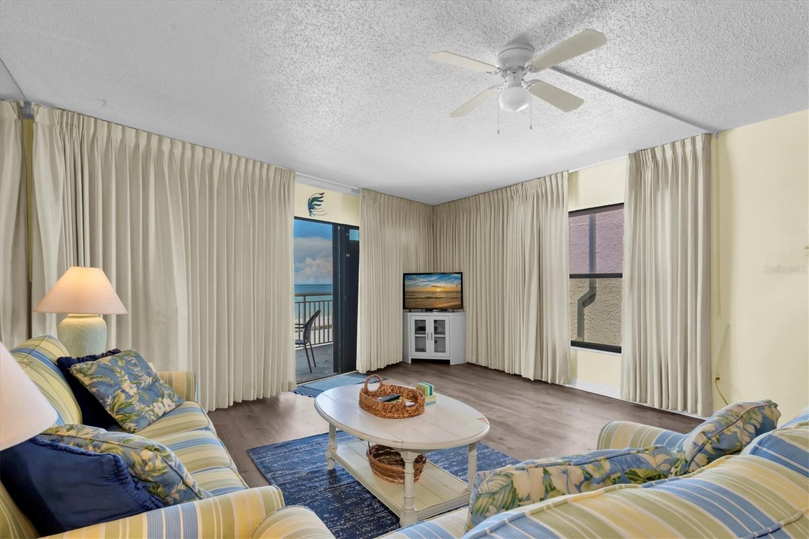 Image 4 of 28 For 19440 Gulf Boulevard 209