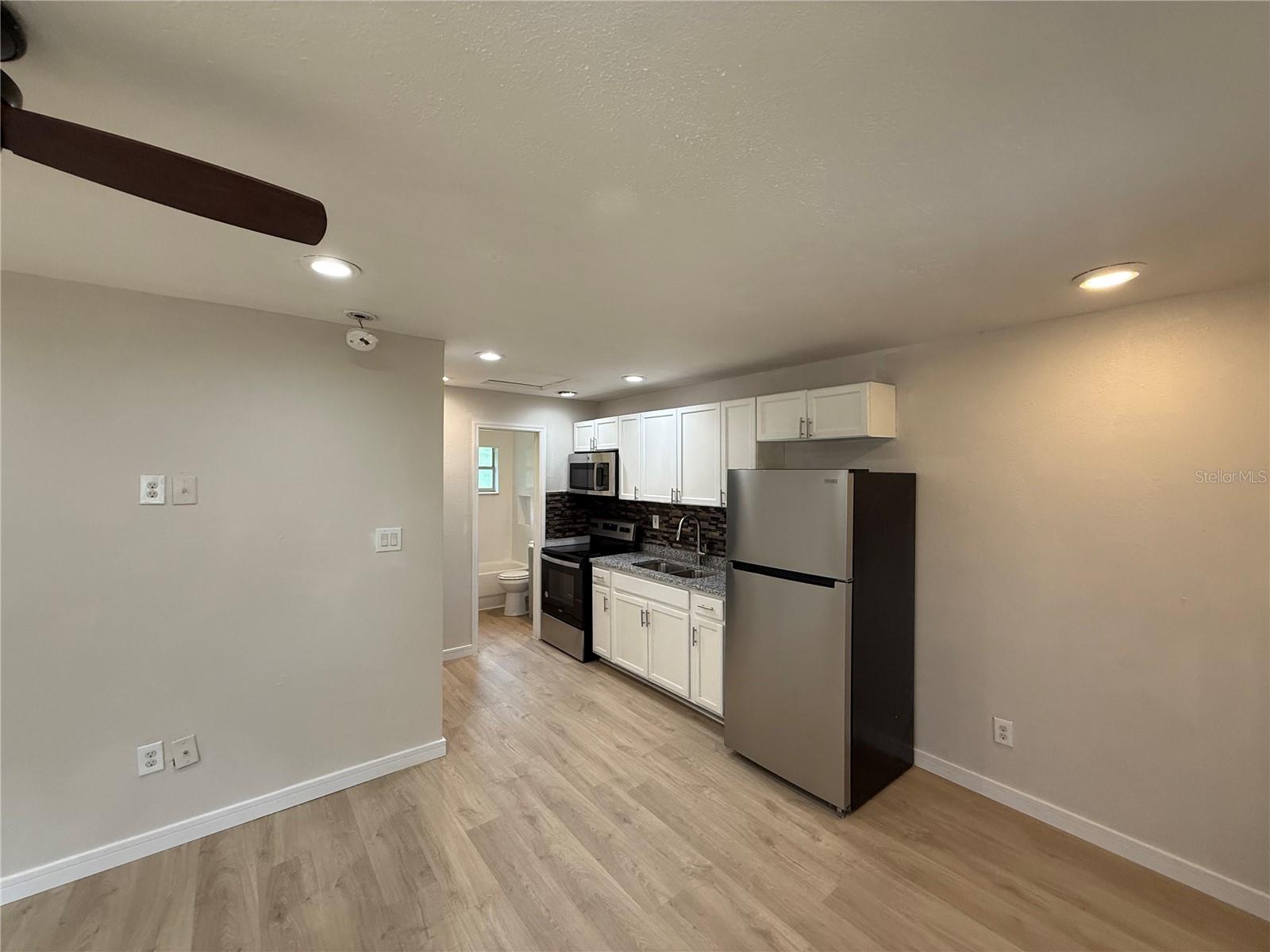 Image 2 of 8 For 10022 Lantana Avenue B