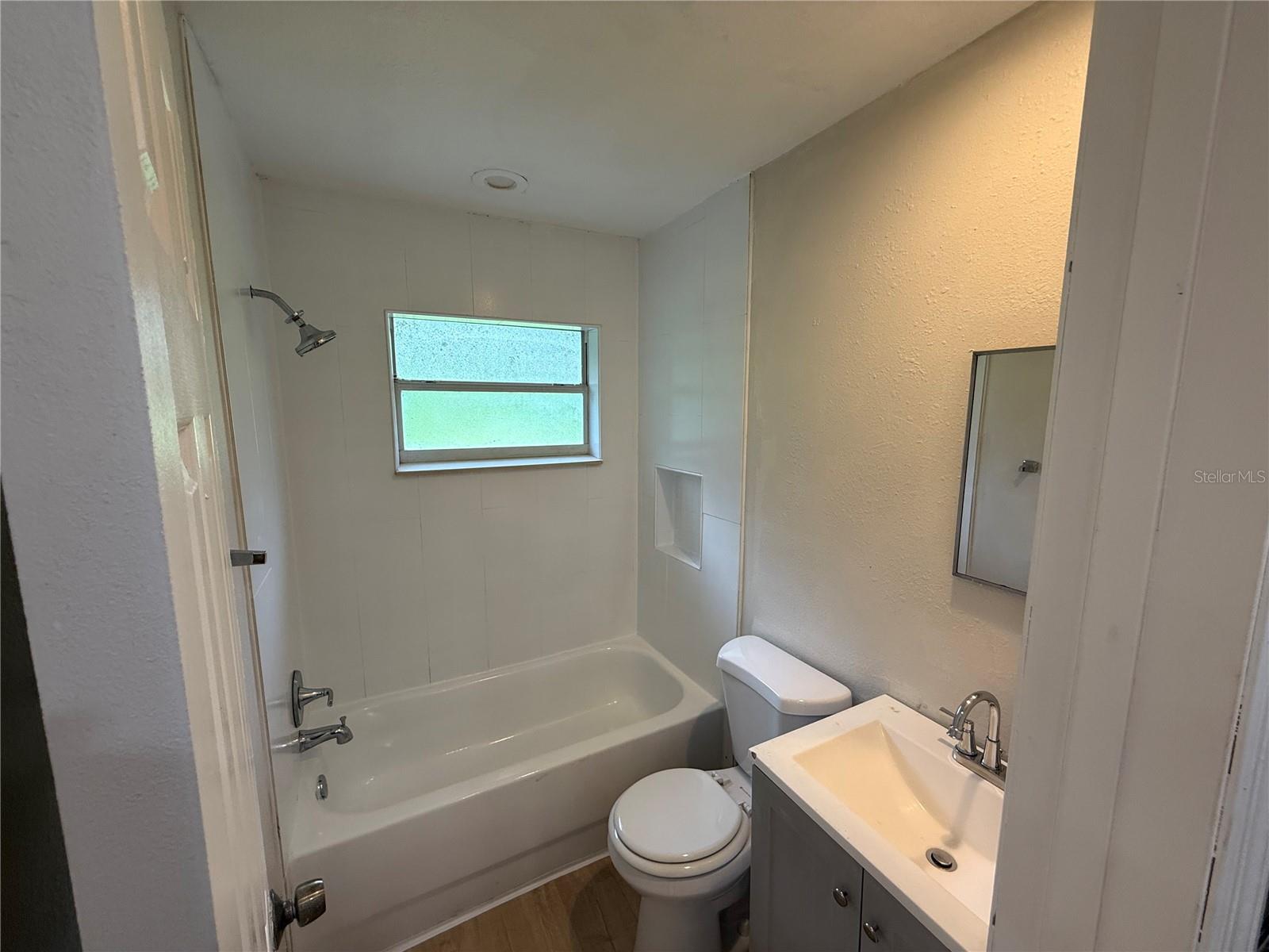 Image 4 of 8 For 10022 Lantana Avenue B