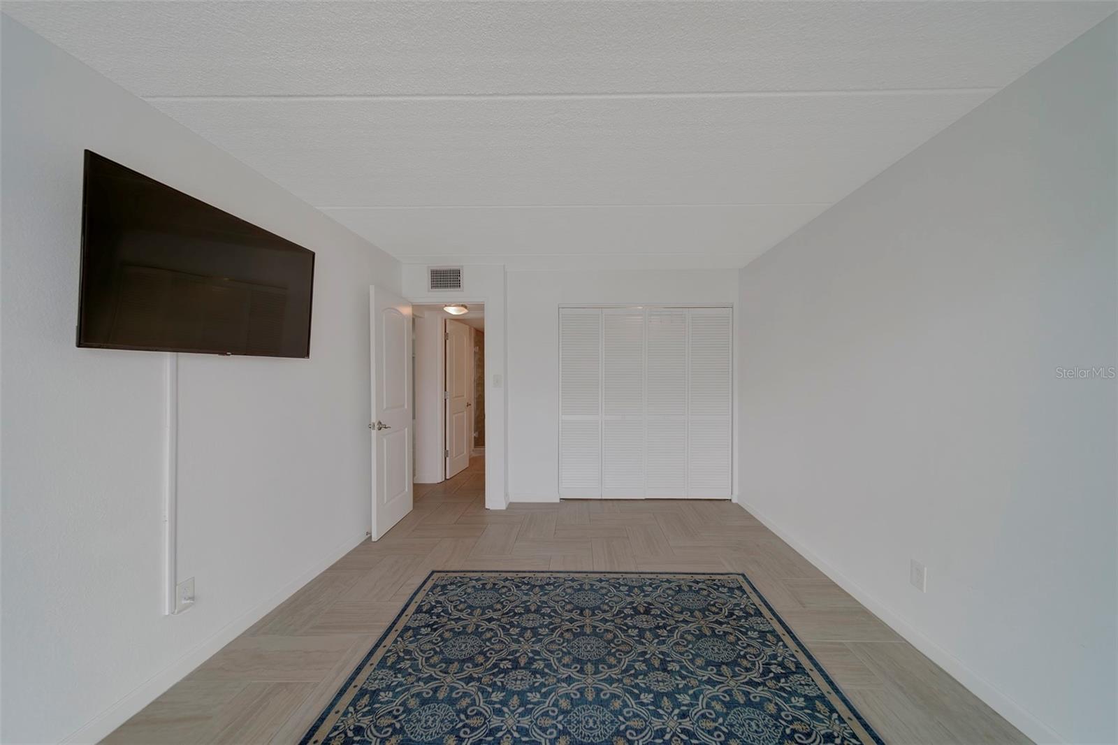 Image 22 of 37 For 2944 Bay Drive 205