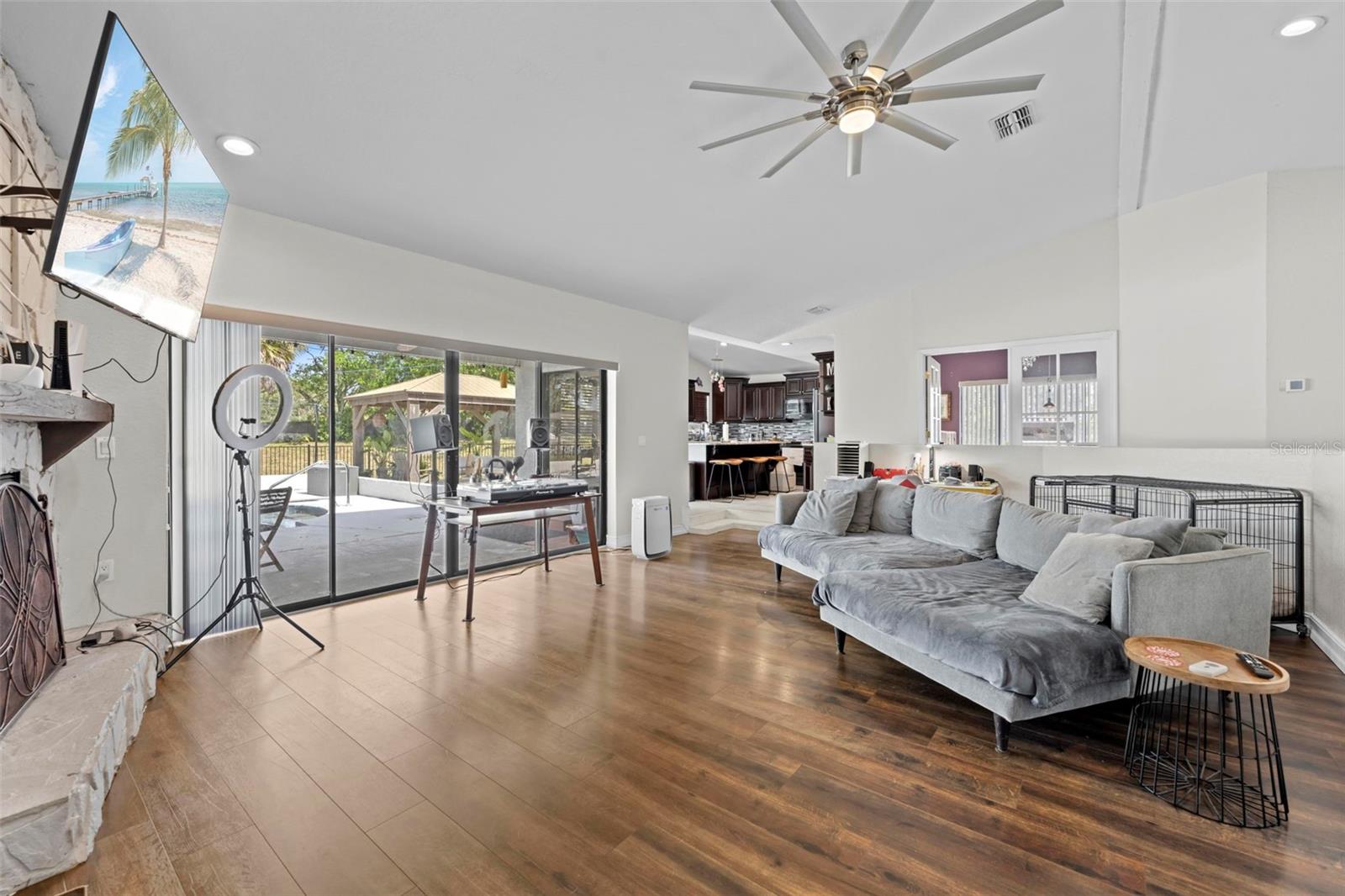 Image 16 of 66 For 11717 Trumbull Drive