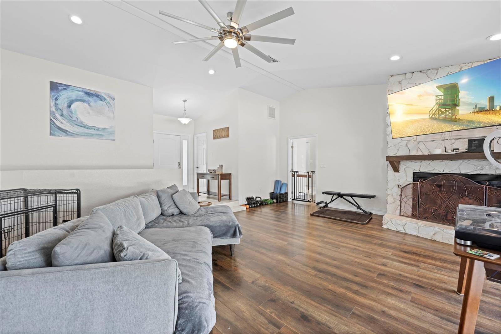 Image 25 of 66 For 11717 Trumbull Drive