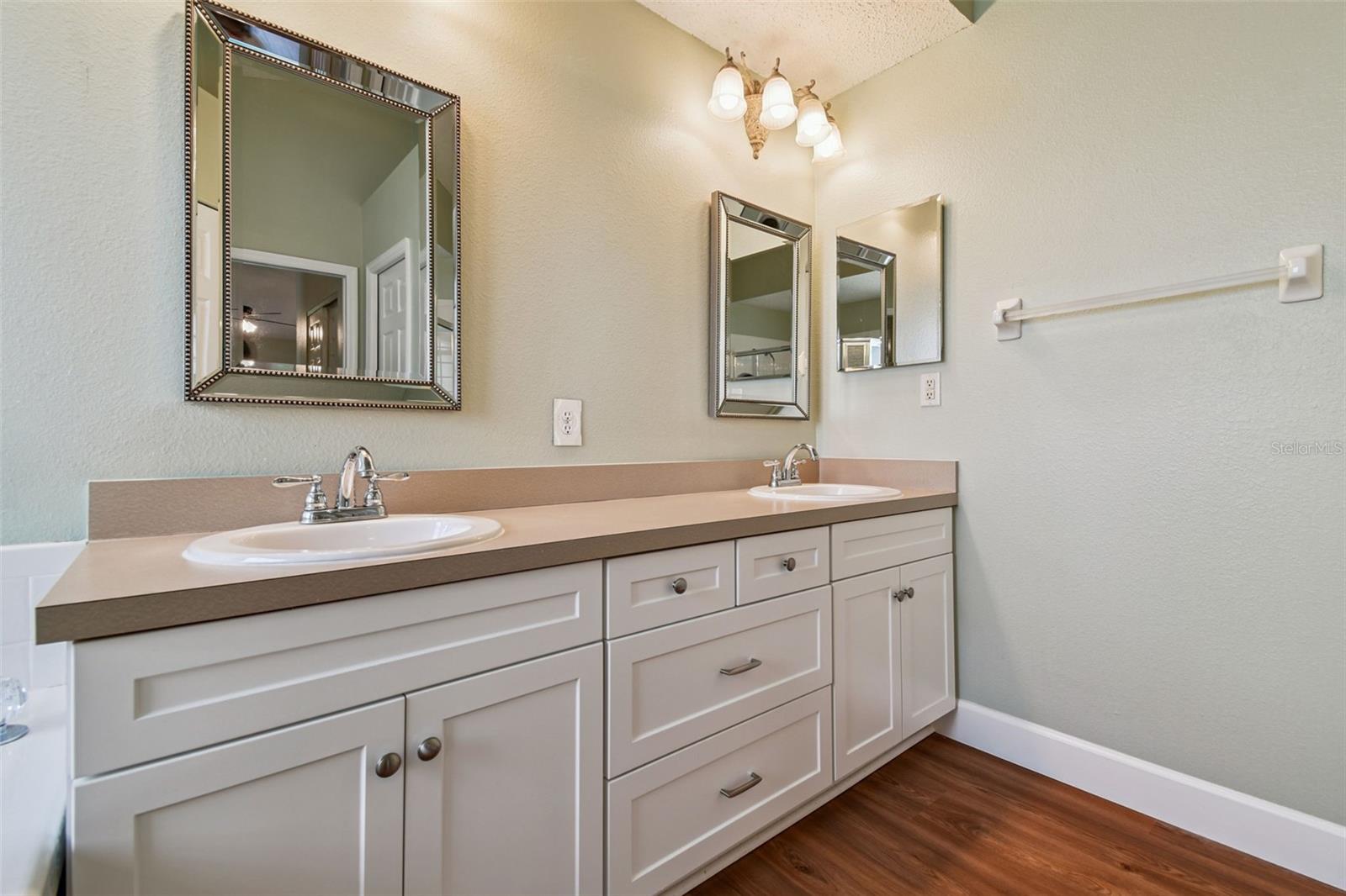 Image 22 of 44 For 2309 Lyndhurst Drive