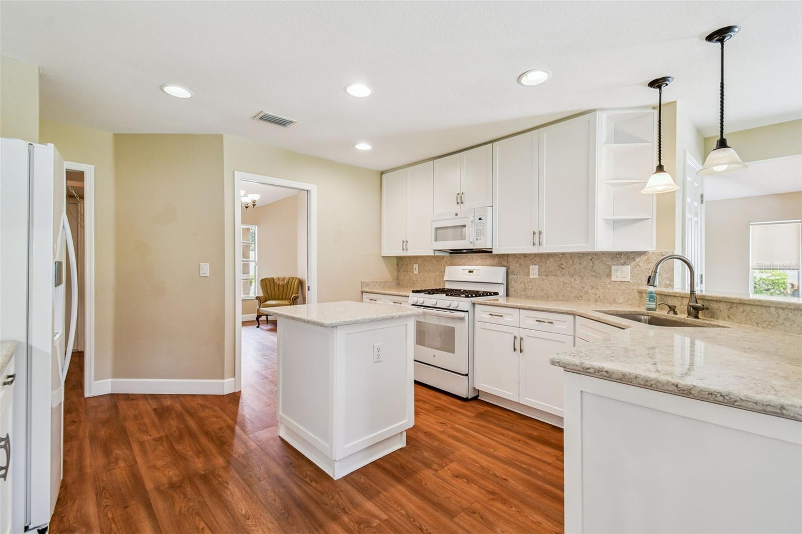 Image 8 of 44 For 2309 Lyndhurst Drive