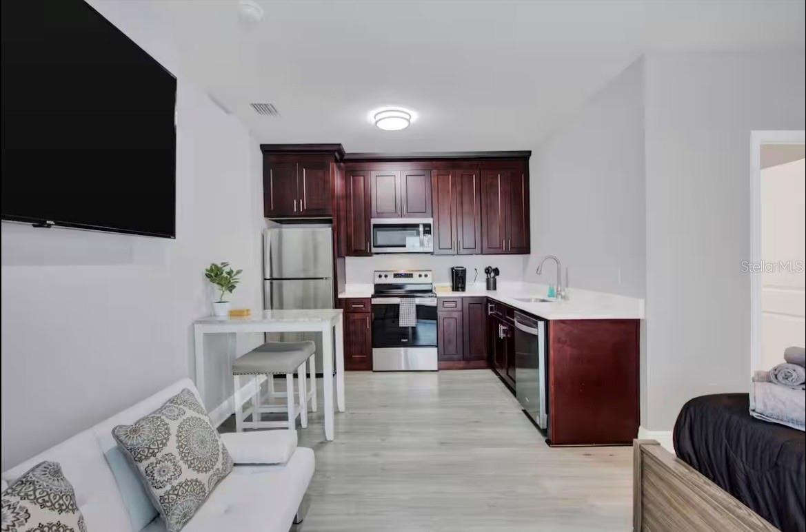 Image 32 of 48 For 405 Westland Avenue 3