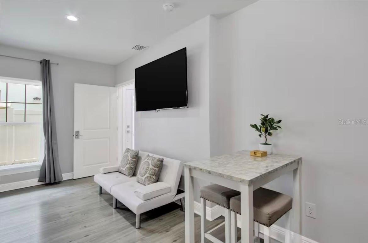 Image 36 of 48 For 405 Westland Avenue 3