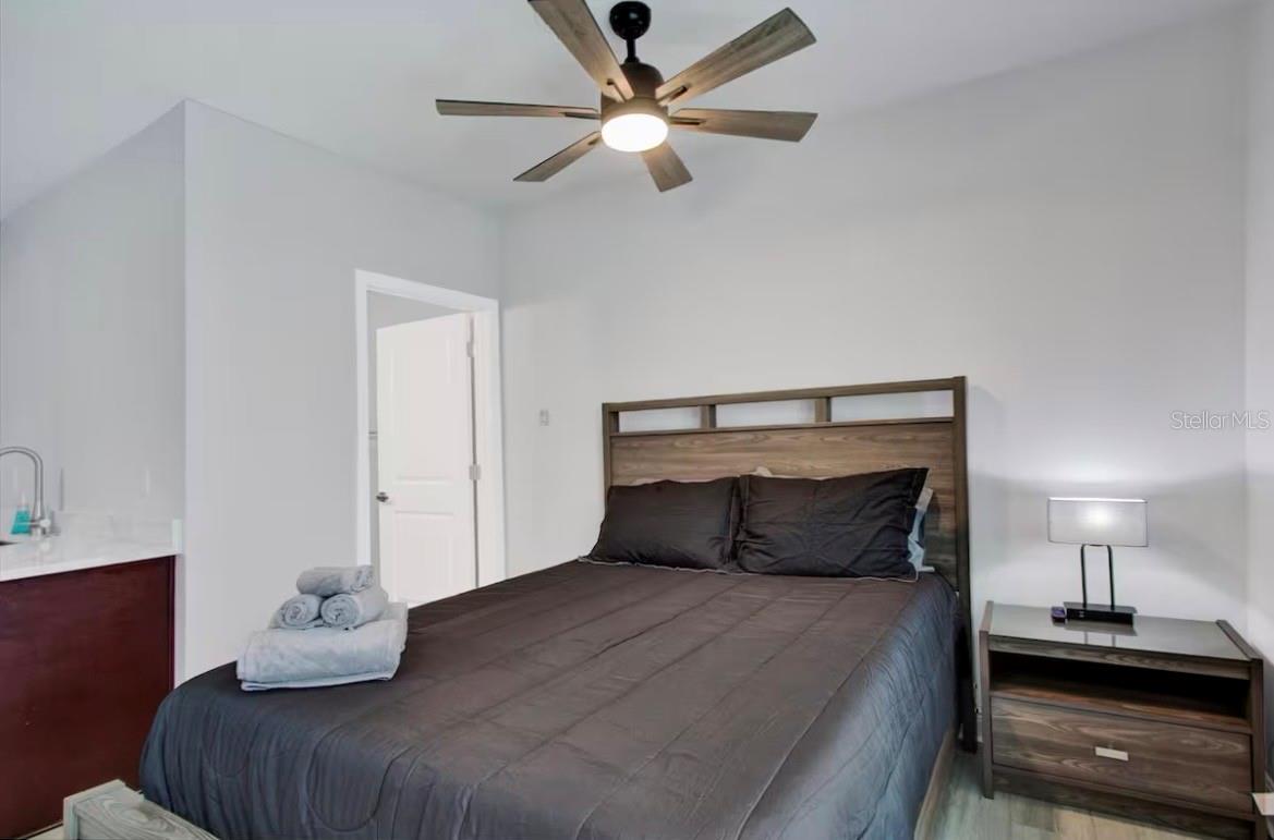 Image 37 of 48 For 405 Westland Avenue 3