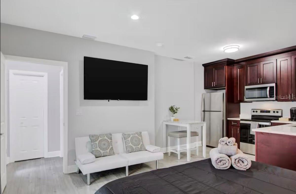 Image 39 of 48 For 405 Westland Avenue 3