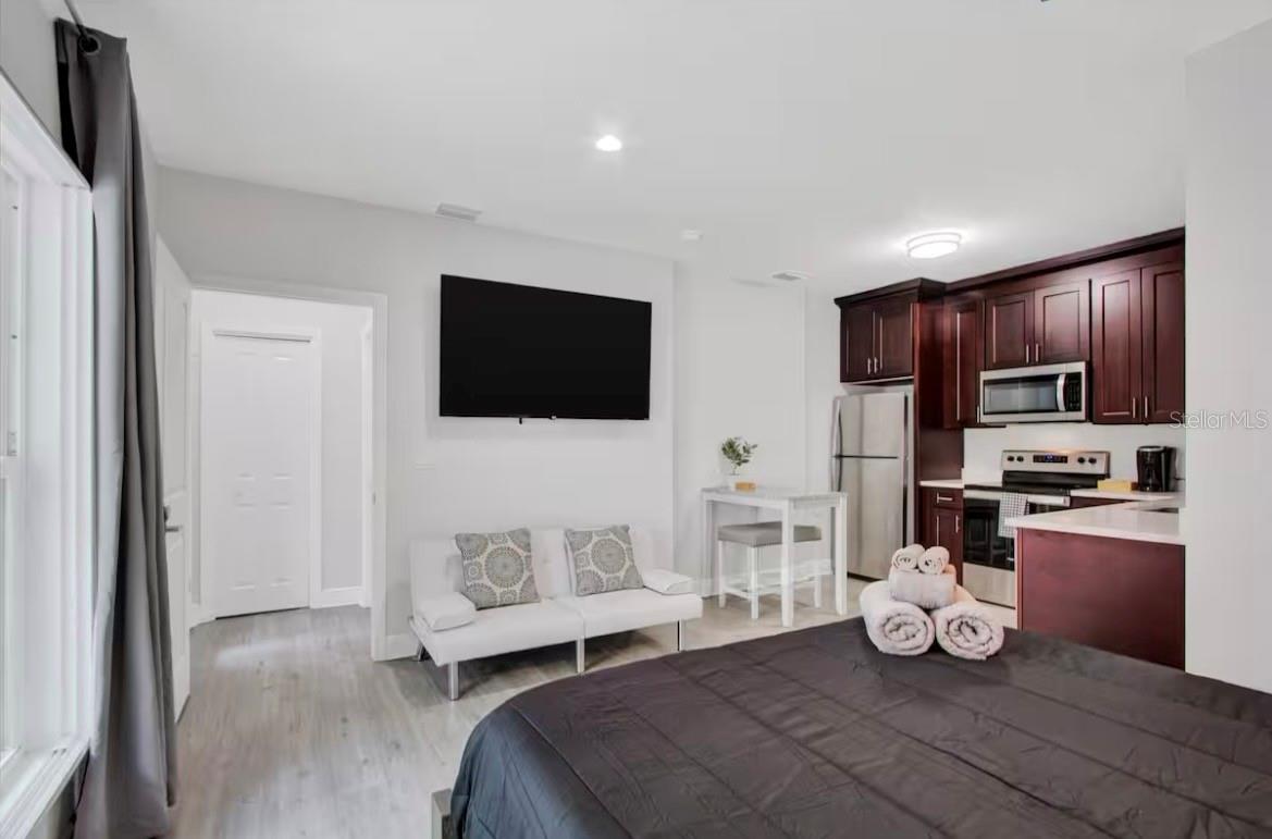 Image 40 of 48 For 405 Westland Avenue 3